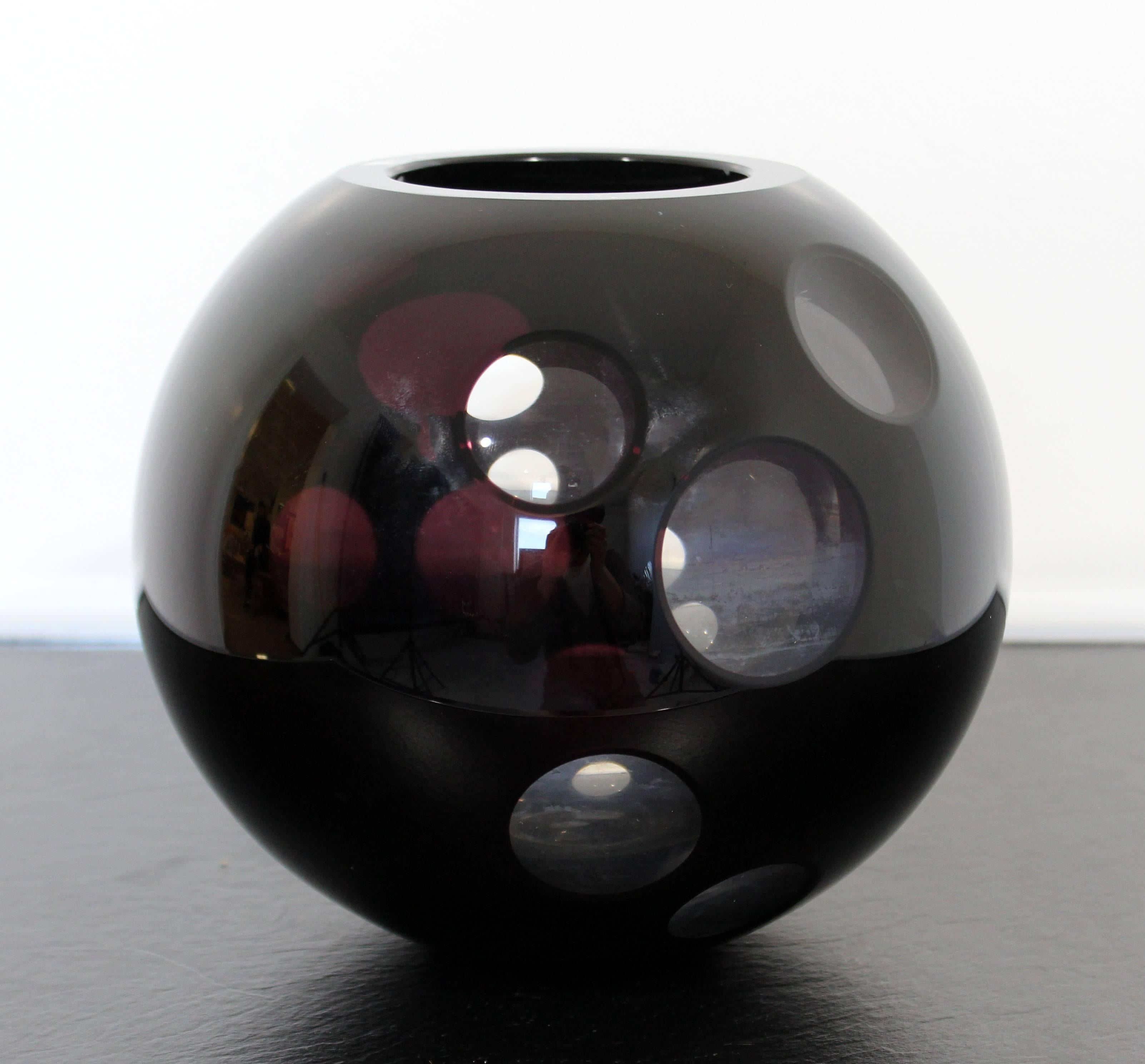 Contemporary Cased Mazzega Murano Black Glass Vase Art Sculpture Polished Lenses In Good Condition In Keego Harbor, MI