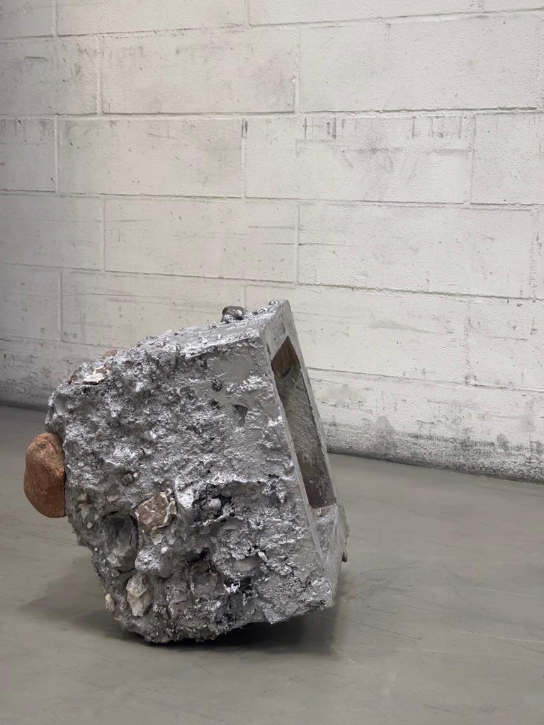 Sculpture contemporaine en fonte d'aluminium de l'artiste danoise Marianne Hesselbjerg en vente 2