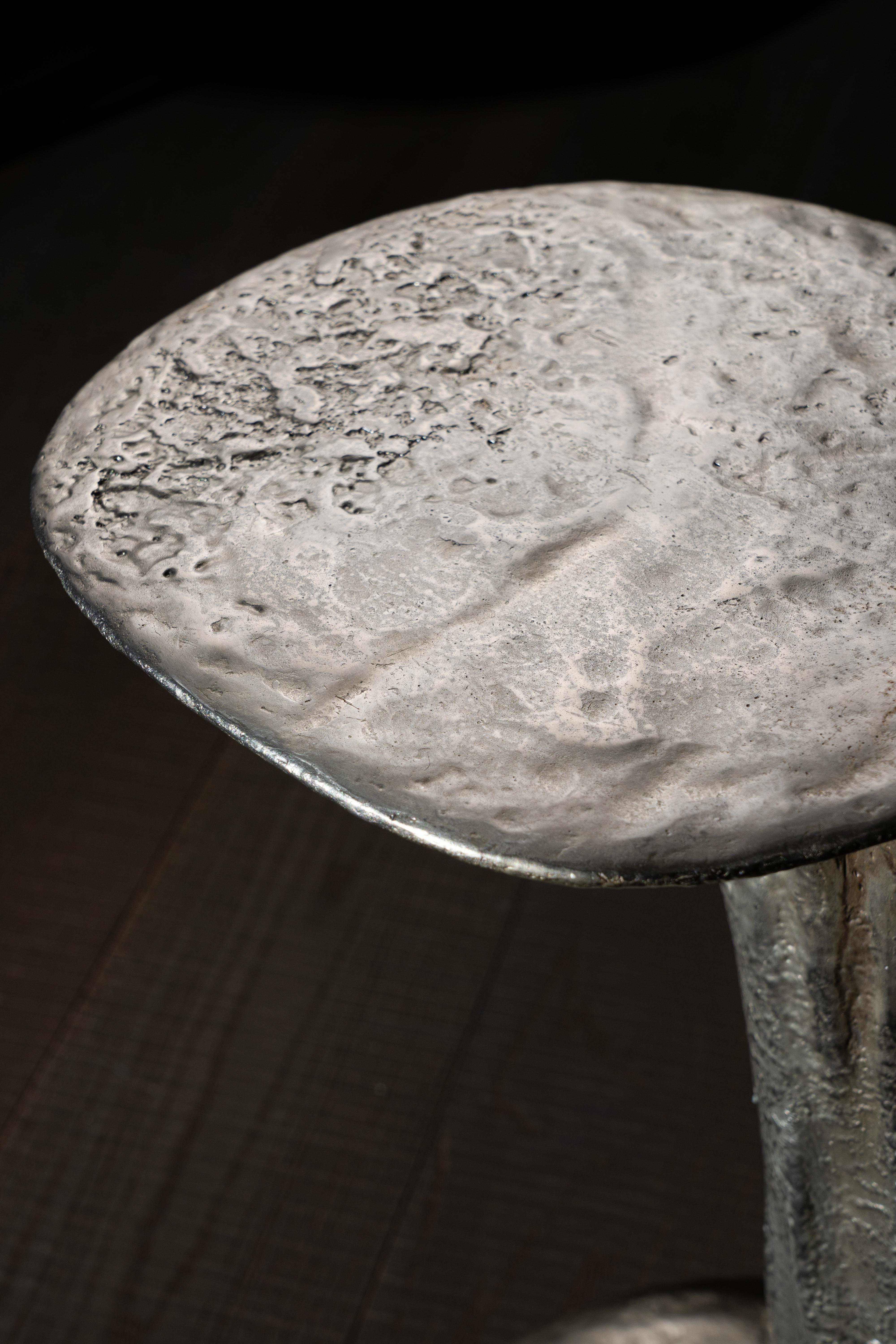 Table d'appoint contemporaine en laiton moulé noir The Crack in Chaos S.I.V.A. en vente 10