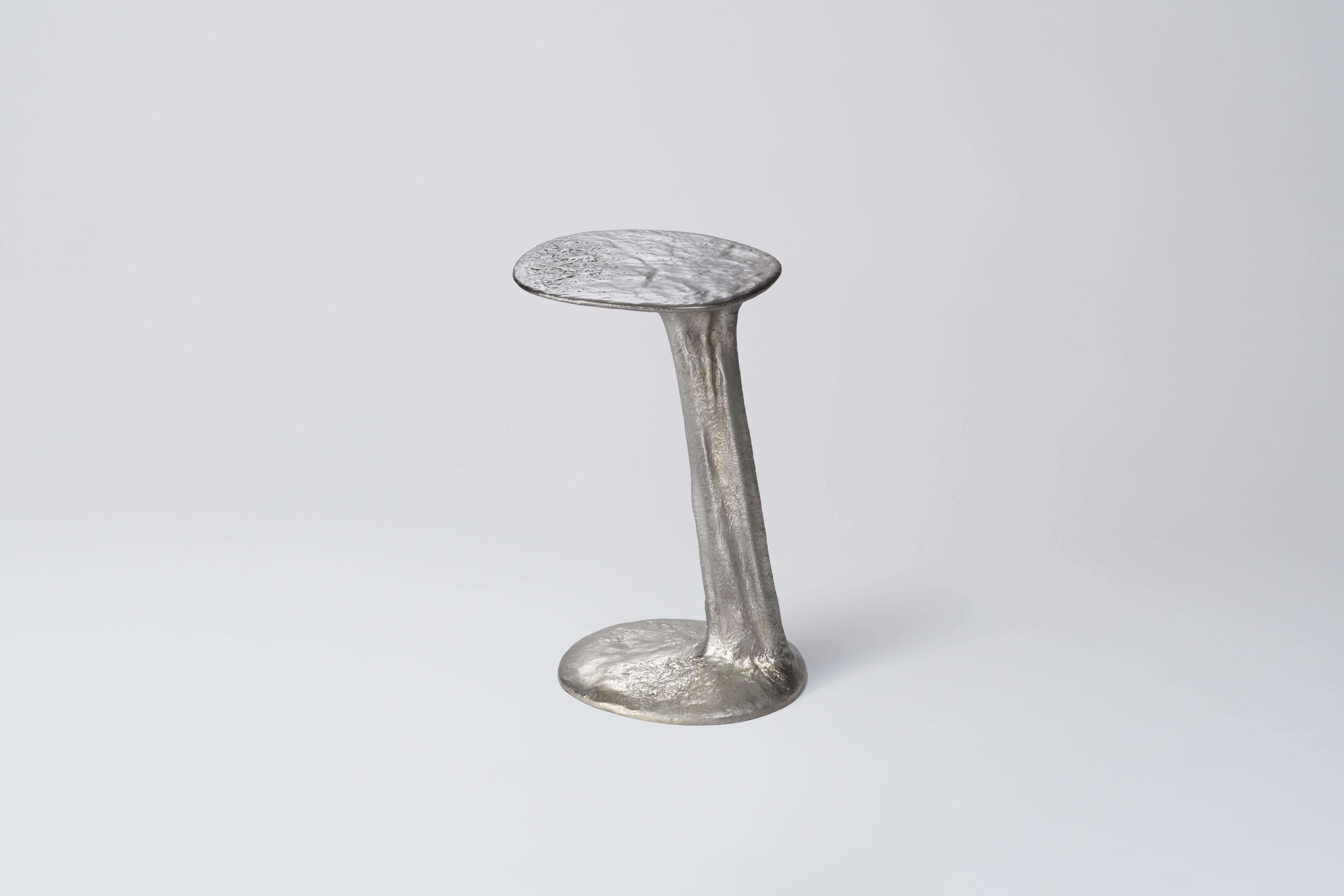 Table d'appoint contemporaine en laiton moulé noir The Crack in Chaos S.I.V.A. en vente 2