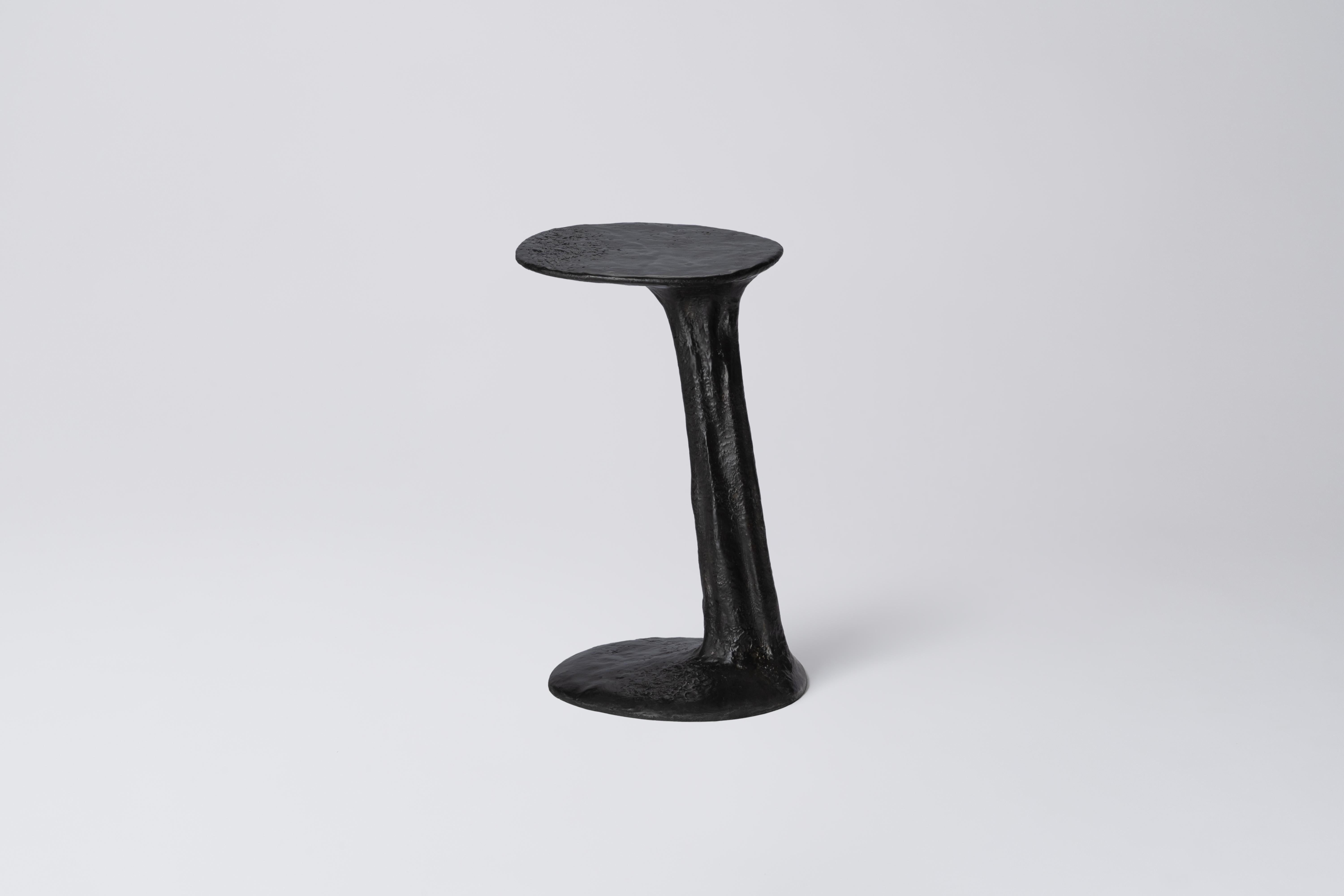 XXIe siècle et contemporain Table d'appoint contemporaine en laiton coulé Silver The Crack in Chaos L by Atelier V&F. en vente