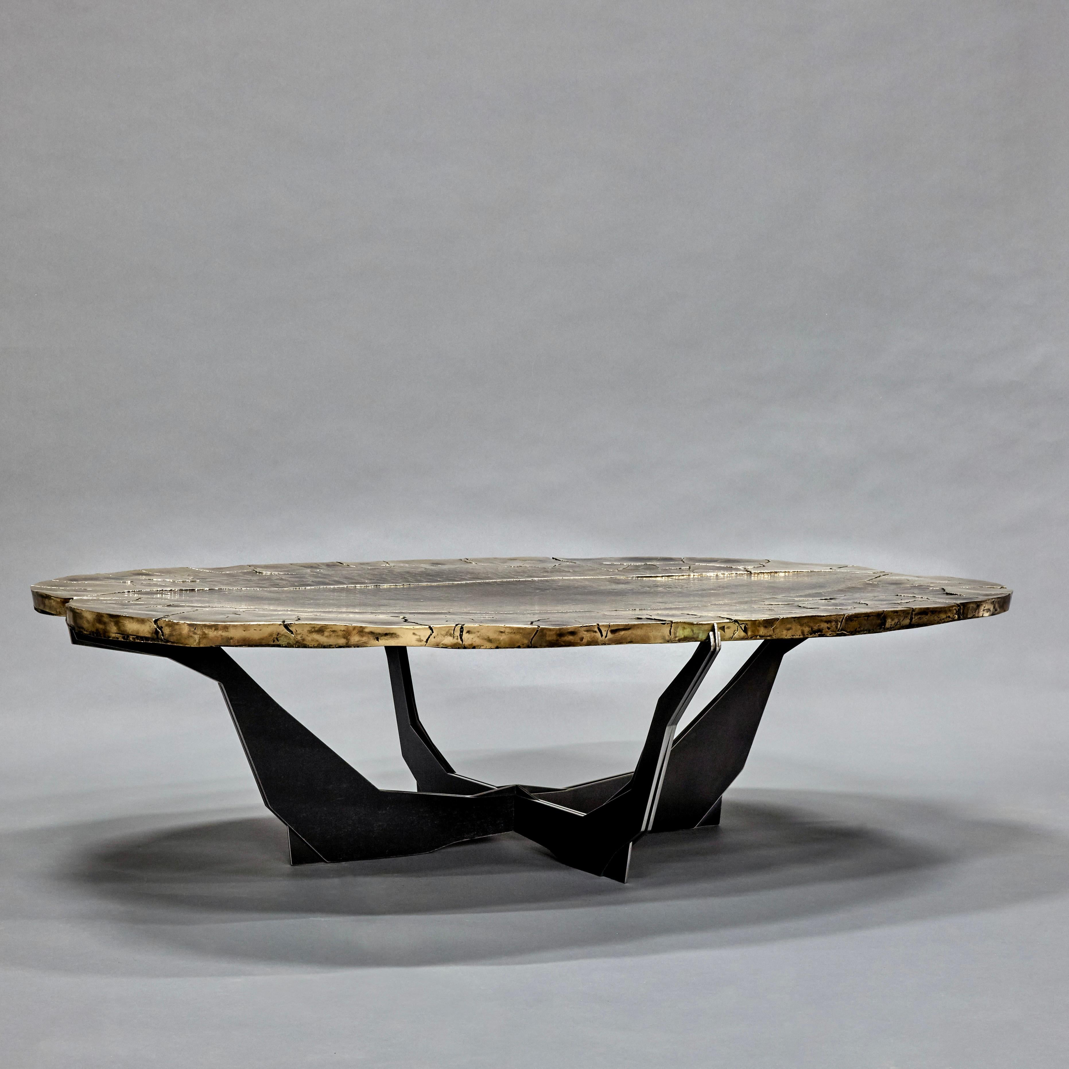 Moderne Table basse contemporaine en bronze moulé et acier noir de l'Atelier Erwan Boulloud en vente