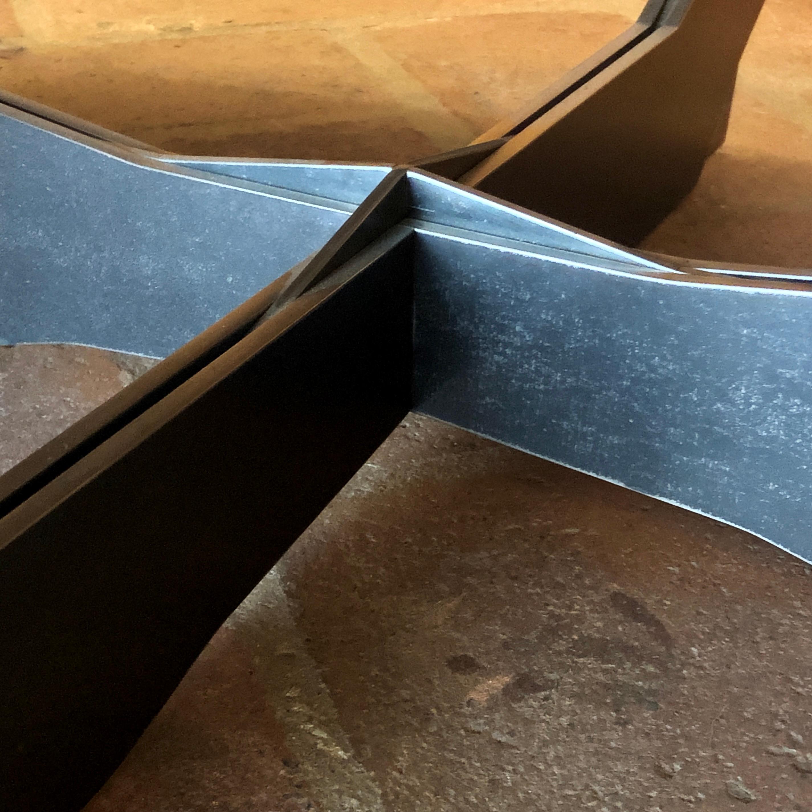 Bronze Table basse contemporaine en bronze moulé et acier noir de l'Atelier Erwan Boulloud en vente