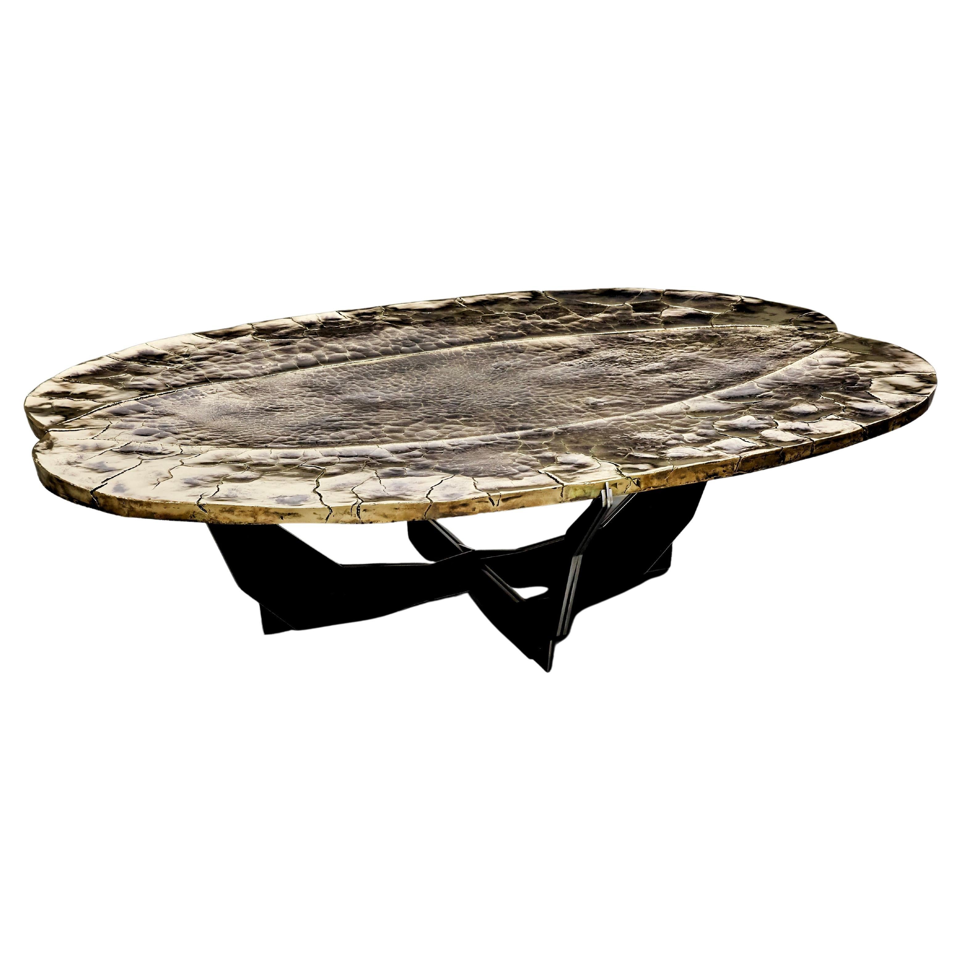 Table basse contemporaine en bronze moulé et acier noir de l'Atelier Erwan Boulloud