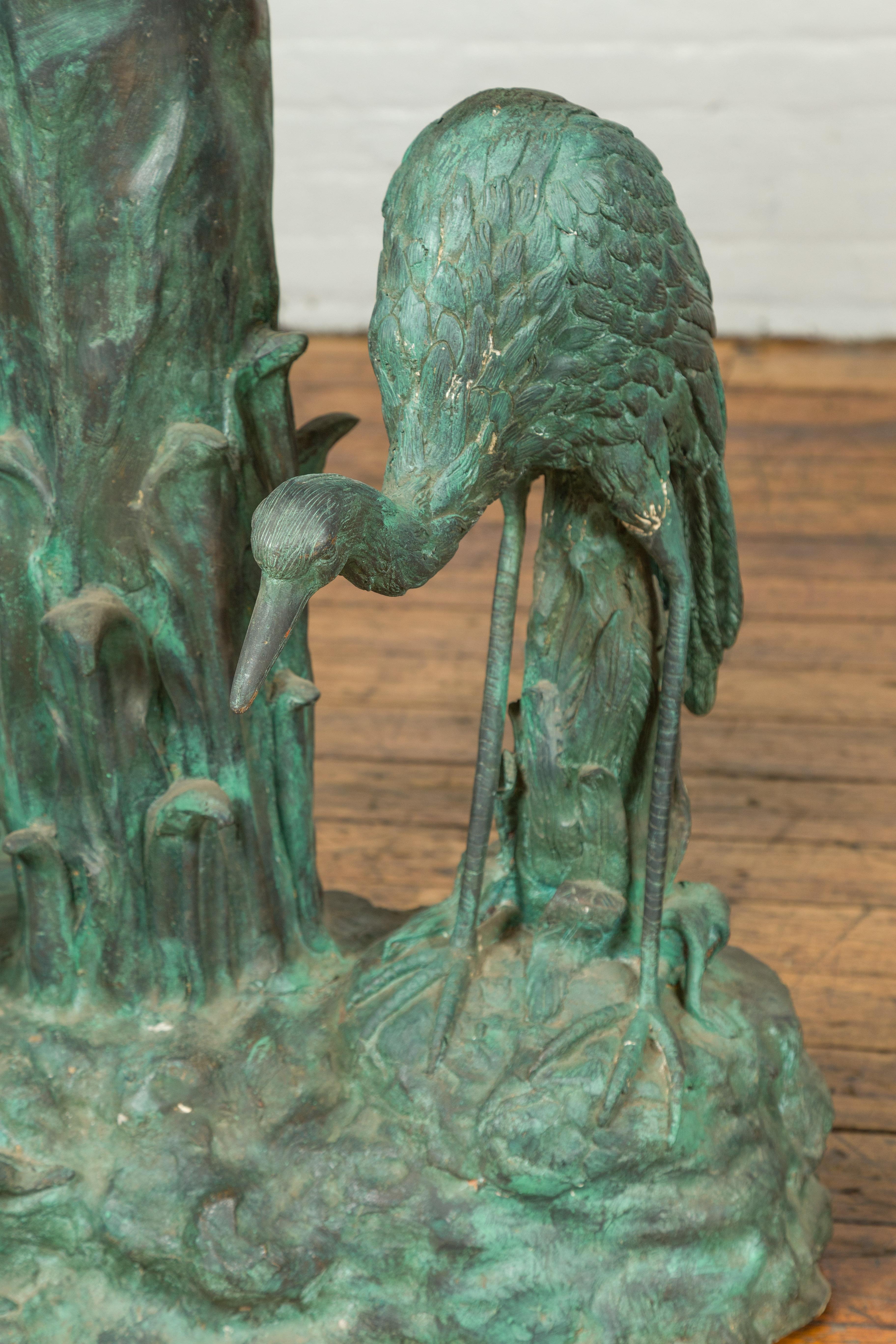 Zeitgenössisches Pflanzgefäß aus Bronzeguss mit Kranichen und Verdigris-Patina, ein Exemplar verfügbar im Angebot 9