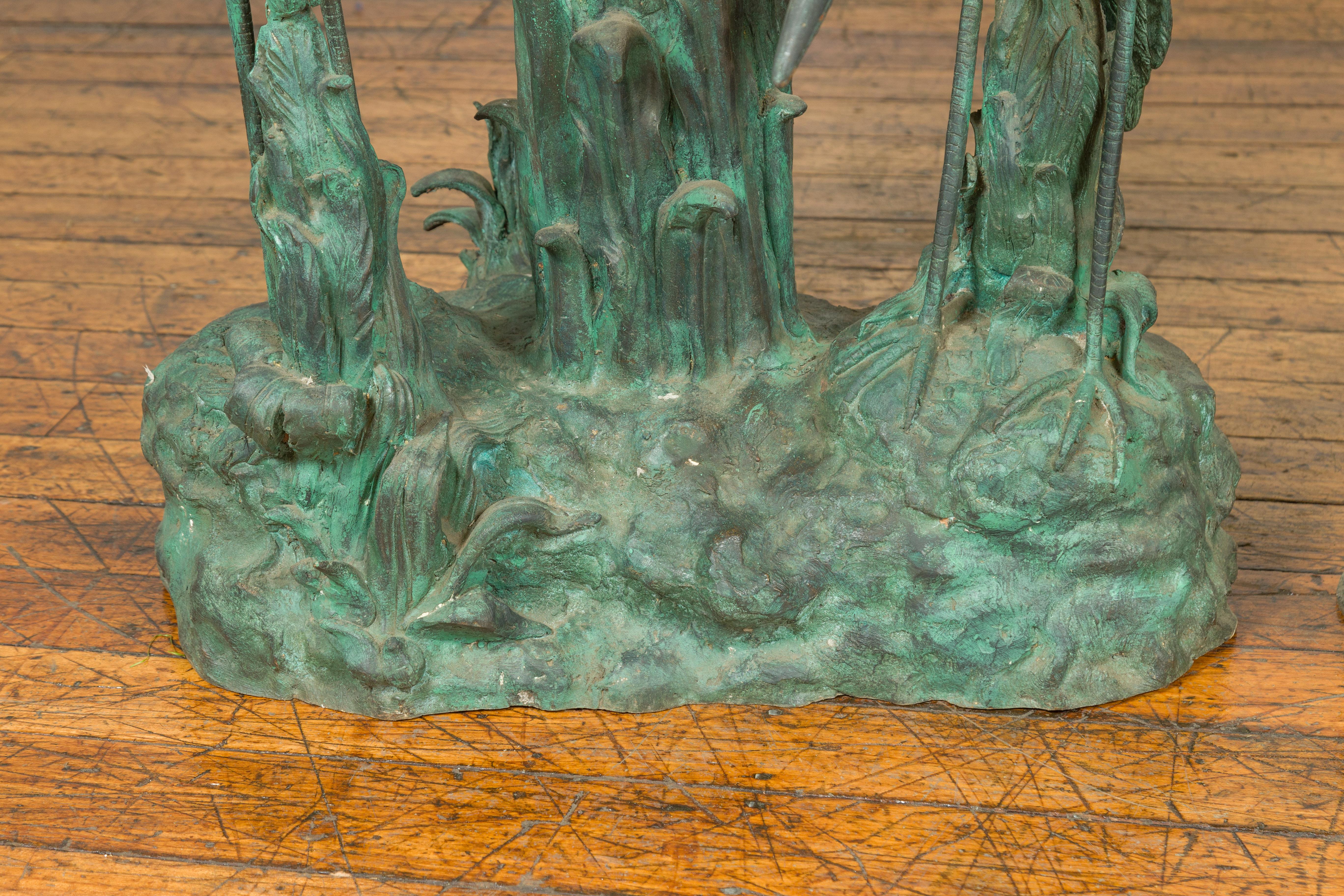 Zeitgenössisches Pflanzgefäß aus Bronzeguss mit Kranichen und Verdigris-Patina, ein Exemplar verfügbar im Angebot 10