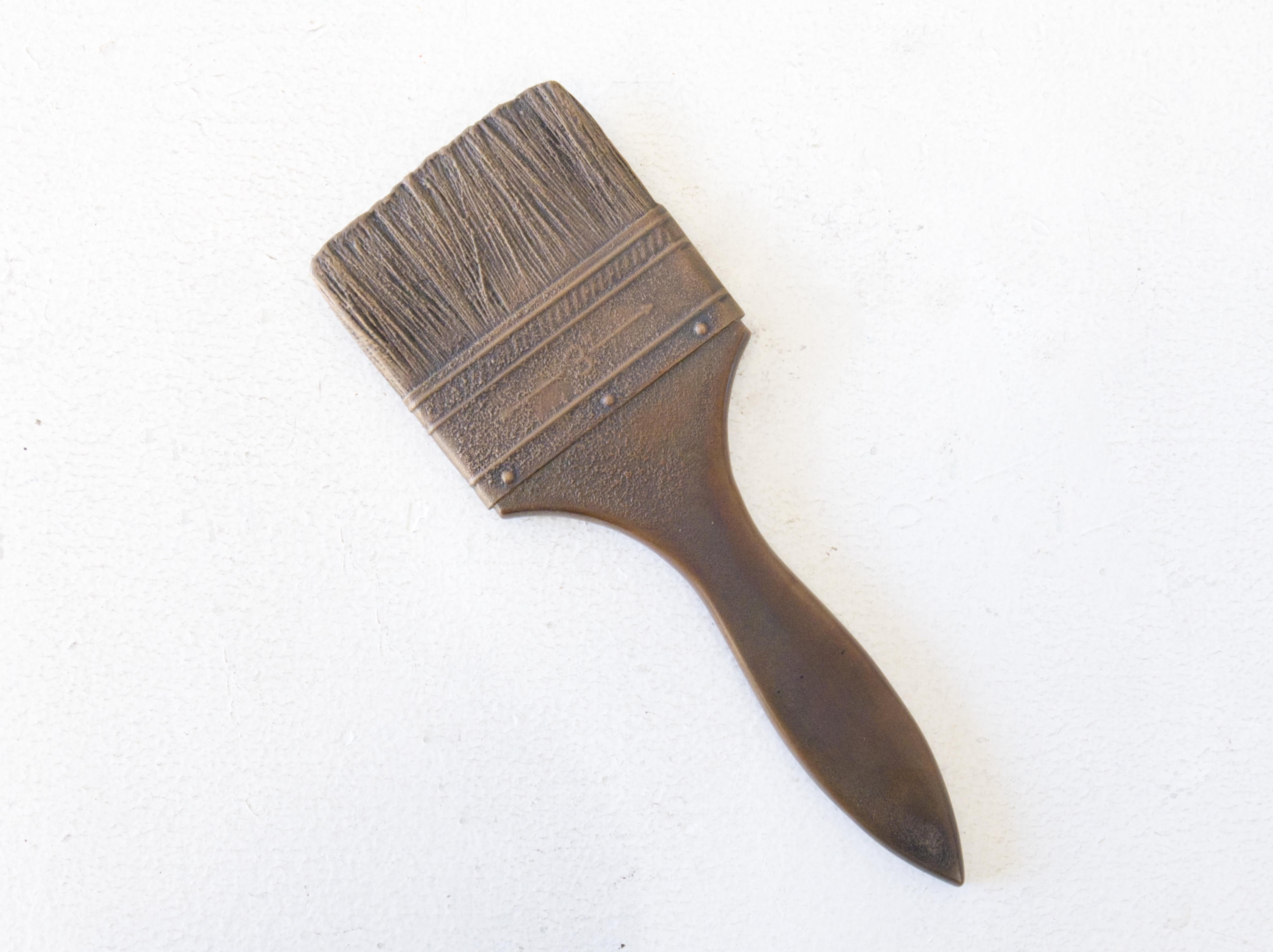Moderno Scultura contemporanea in bronzo fuso 'Brushes of the Artist #10' di Charles Splady in vendita