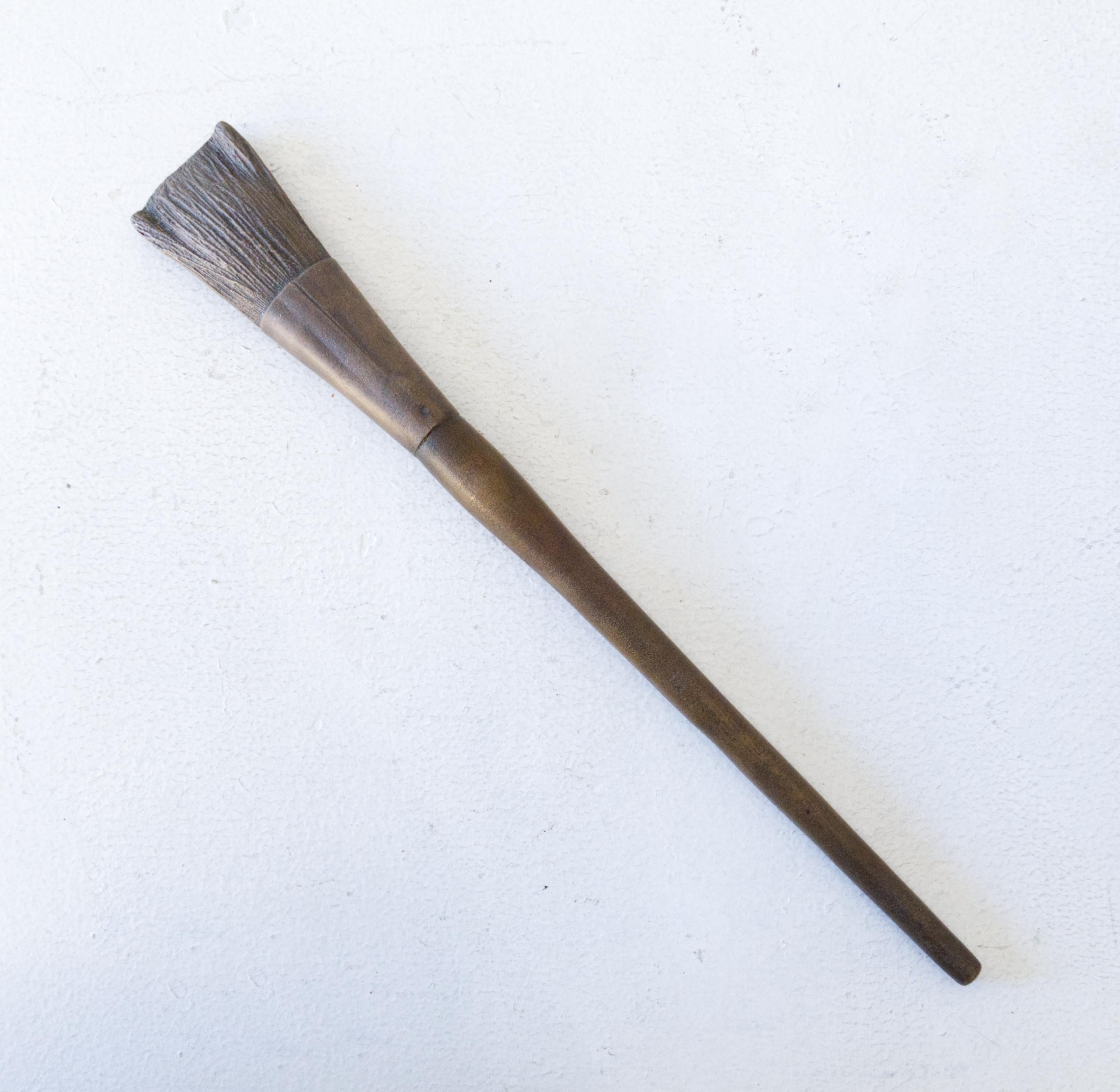 Moderno Scultura contemporanea in bronzo fuso 'Brushes of the Artist #4' di Charles Splady in vendita