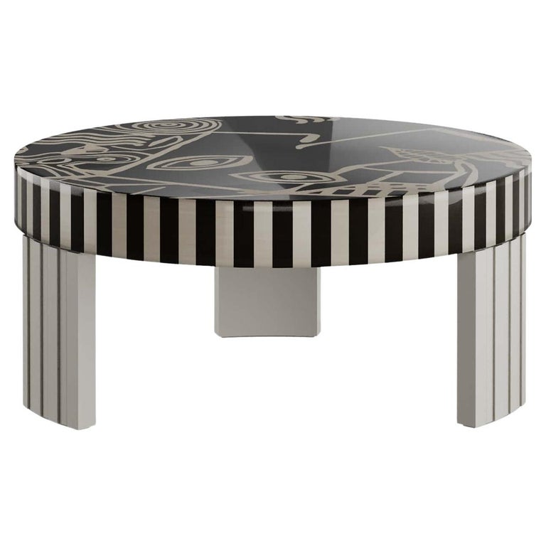 Contemporary Center Coffee Center Table in Natural Oak Veneer and Gloss Black For Sale