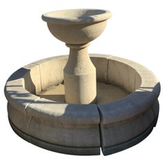 Fontana centrale contemporanea a sfioro