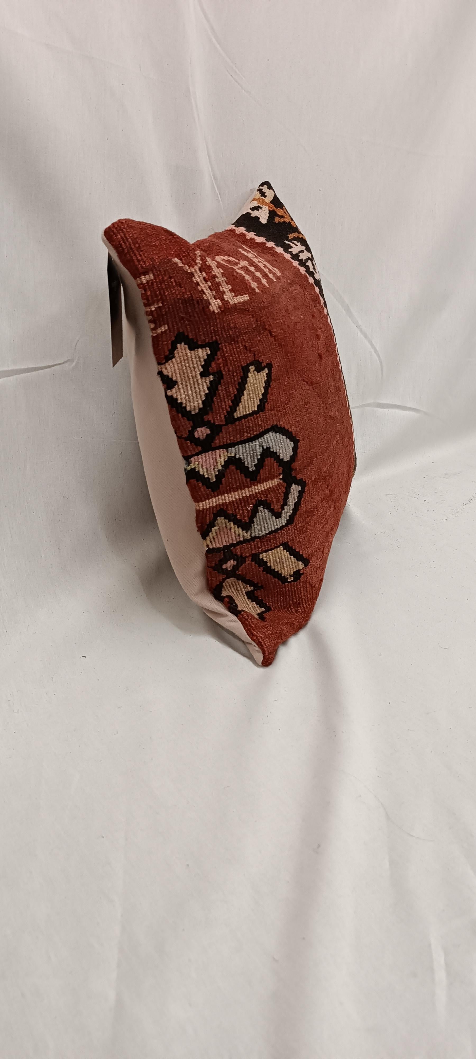 Zeitgenössische zentrale türkische Kilim Kissenbezug Multicolor Tribal Zickzack Wolle im Zustand „Neu“ im Angebot in Wembley, GB