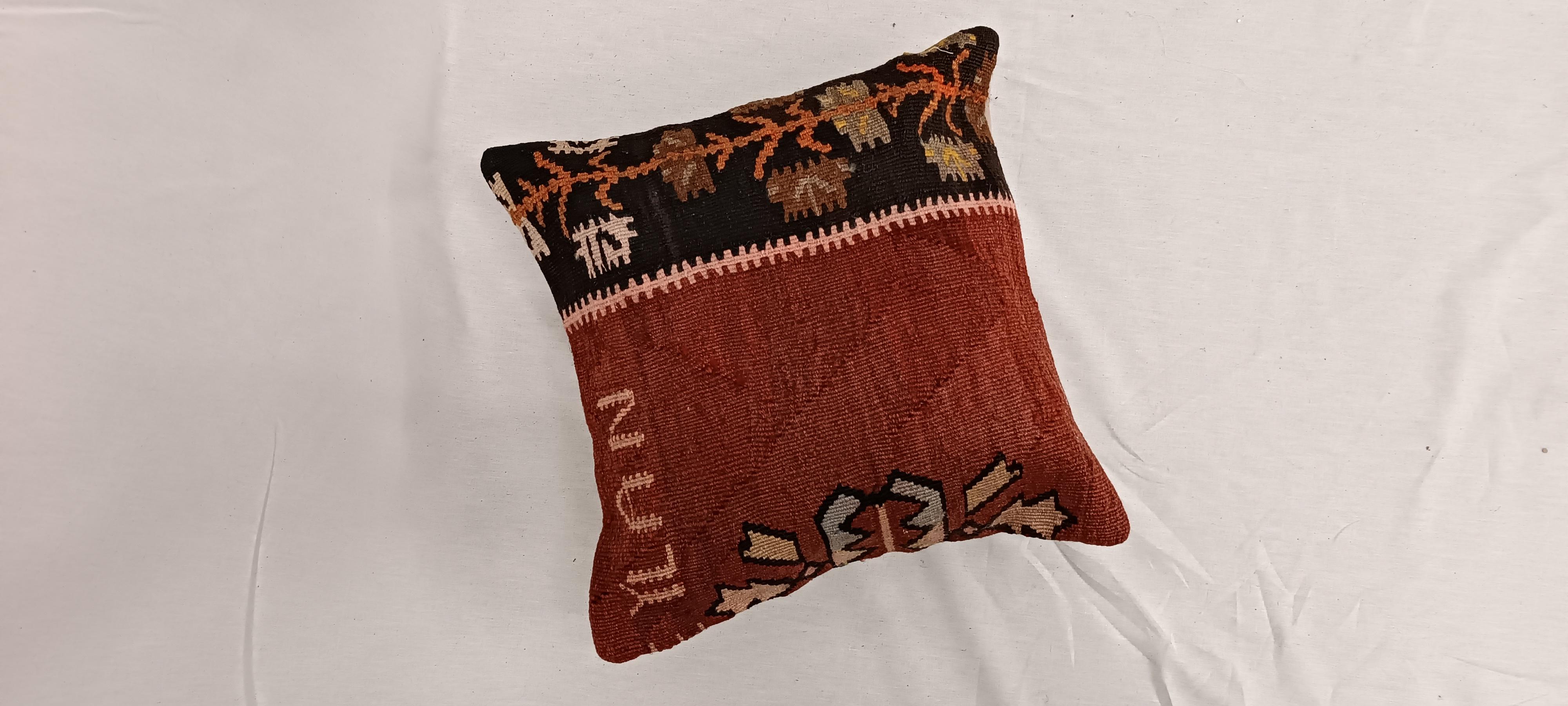 Zeitgenössische zentrale türkische Kilim Kissenbezug Multicolor Tribal Zickzack Wolle (21. Jahrhundert und zeitgenössisch) im Angebot