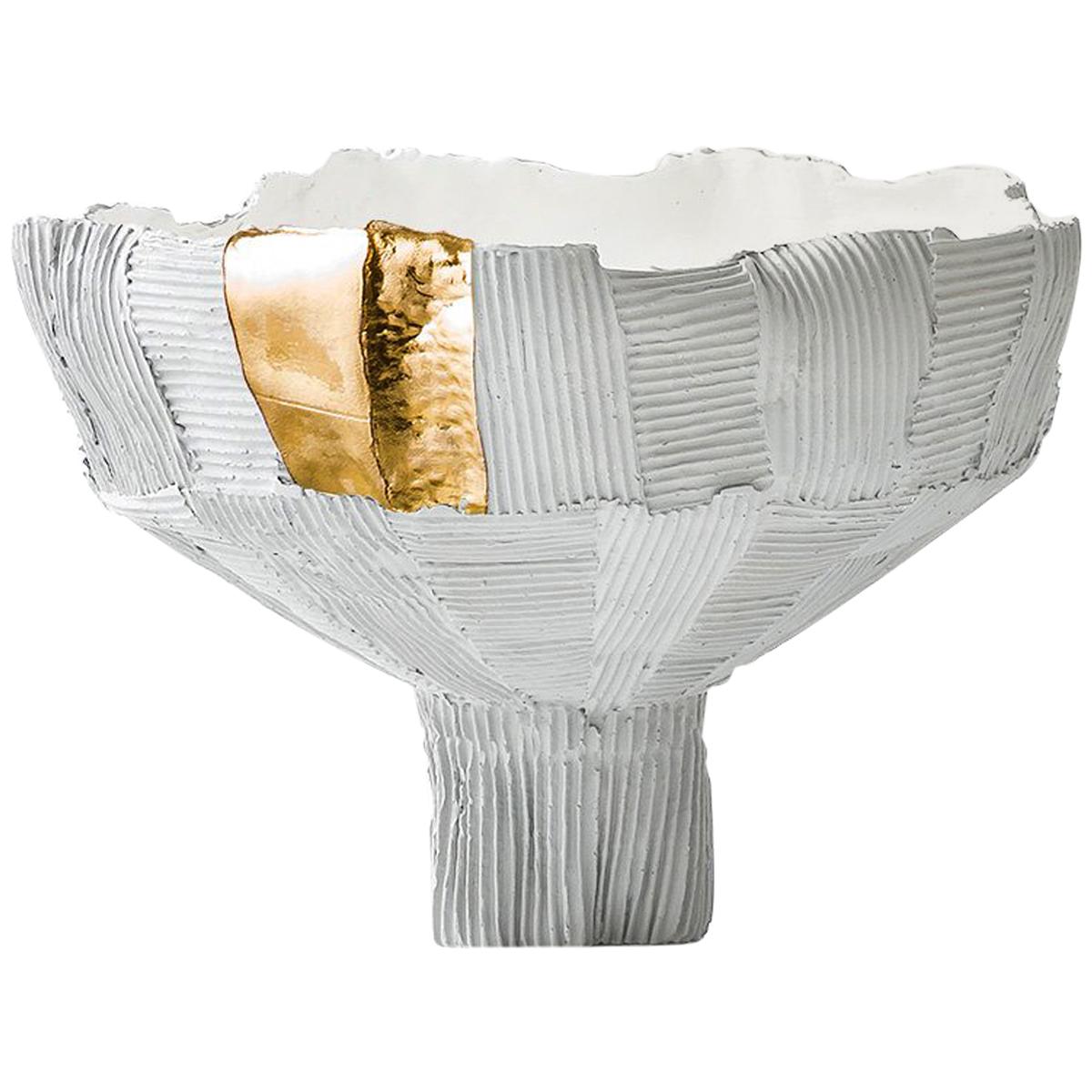 Contemporary Ceramic Anemone Small Footed Bowl Cartoccio Texture White and Gold  For Sale