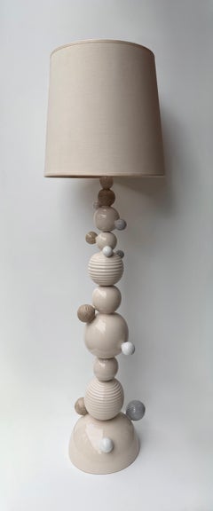Lampada da terra contemporanea in ceramica “Atomo” di Antonio Cagianelli, Italia