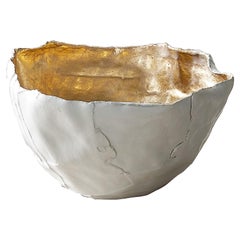 Zeitgenössische Schale aus Keramik mit Cartocci Liscia Textur in Weiß und Gold innen