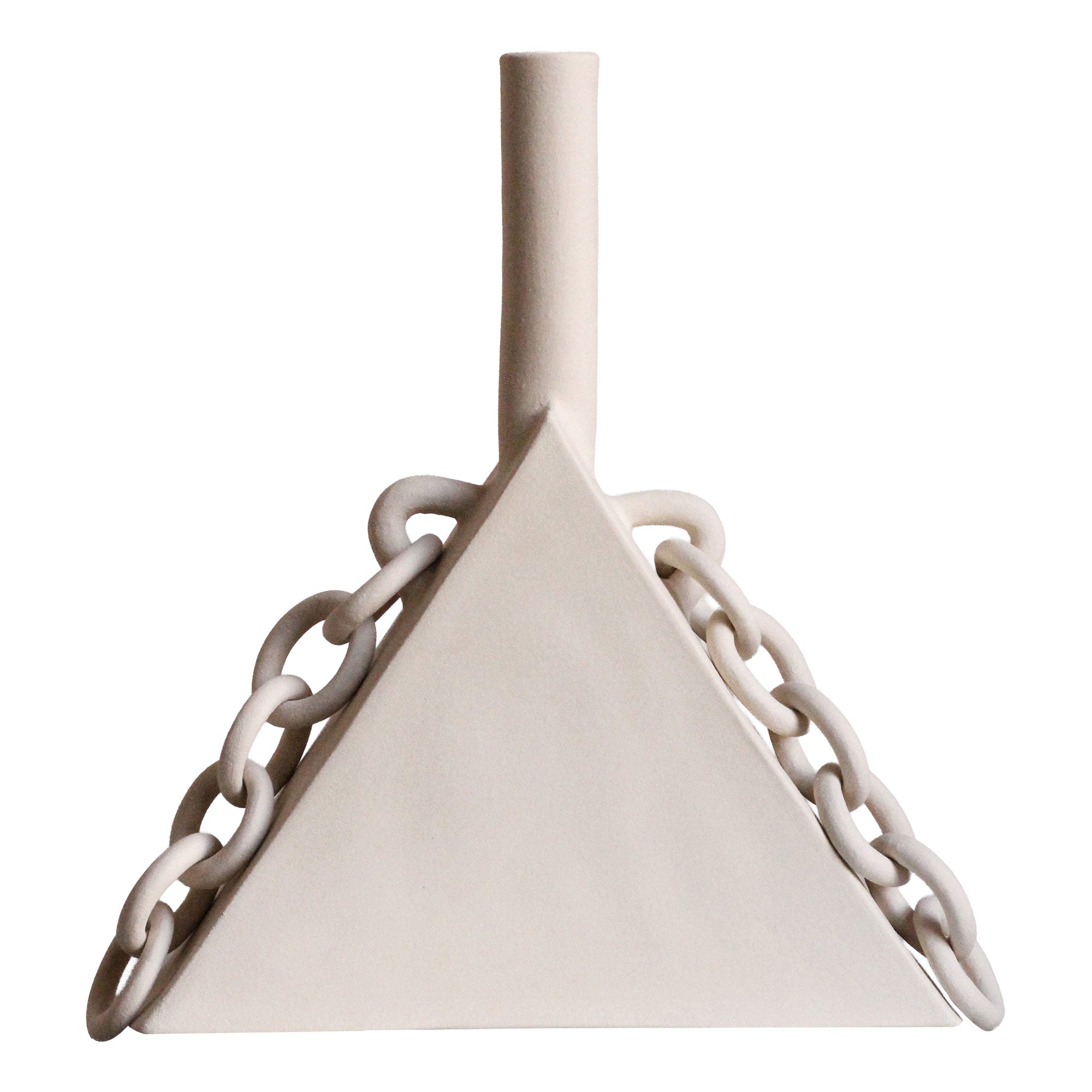 Escultura triangular de cadena de cerámica contemporánea, hecha a mano, "OOOOO IV" de Miyelle