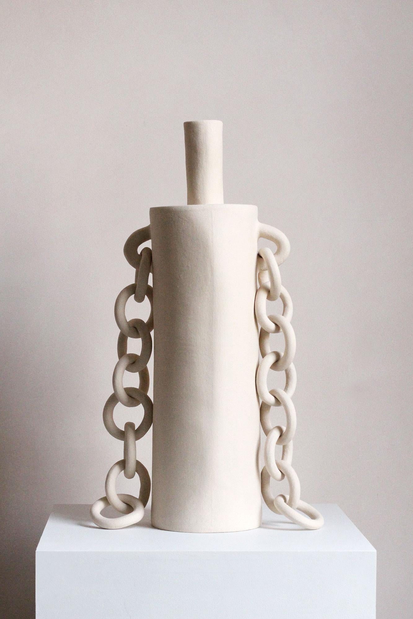 Escultura contemporánea de cerámica con cadenas, hecha a mano, 