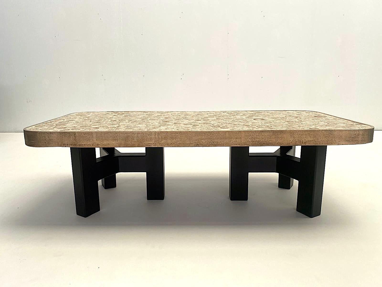 Modern Contemporary ceramic coffee table by Aliette Vliers