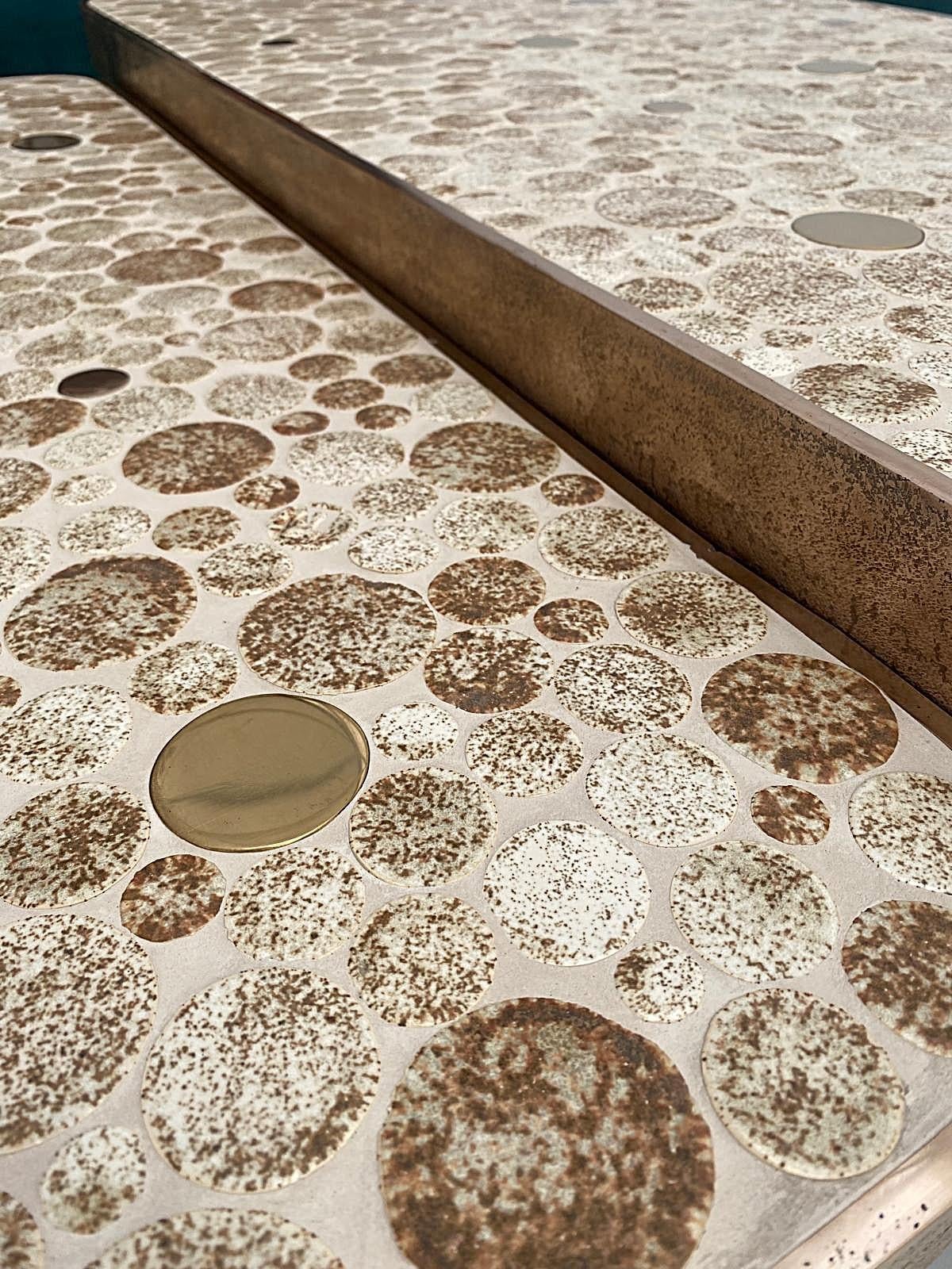 Contemporary ceramic coffee table by Aliette Vliers In New Condition In Brussels, BE