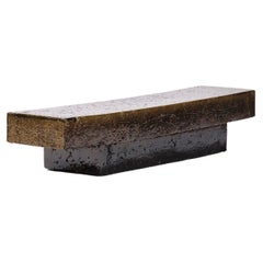 Table basse contemporaine en céramique moderne banc en grès émaillé brun foncé 