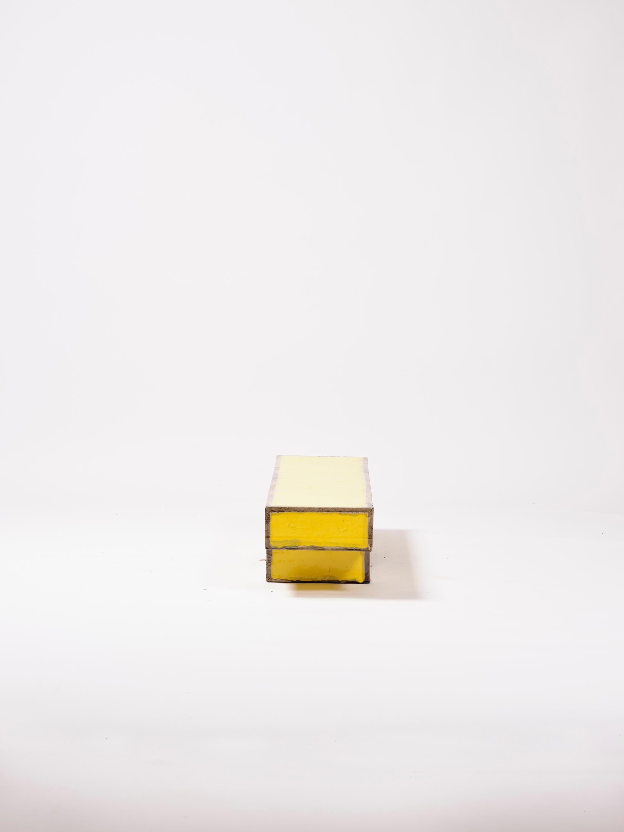 Émaillé Banc de table basse moderne en céramique contemporaine émaillée grès jaune et noir en vente