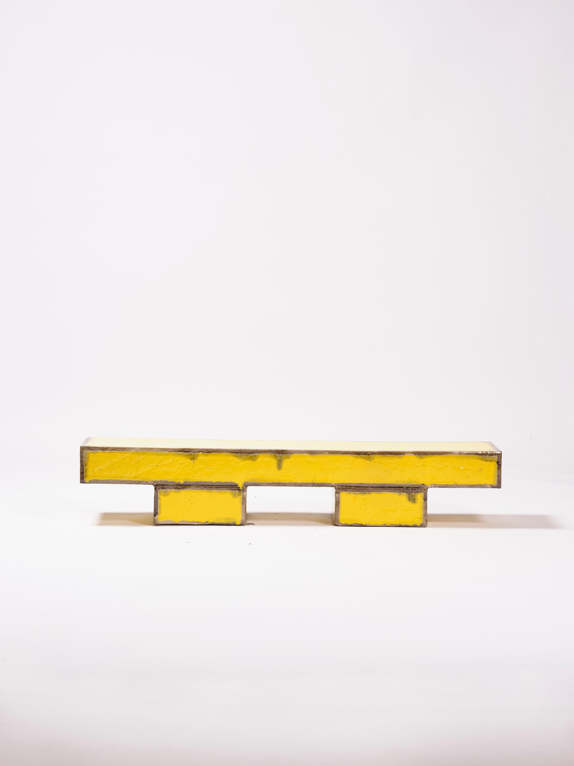 Banc de table basse moderne en céramique contemporaine émaillée grès jaune et noir en vente 1