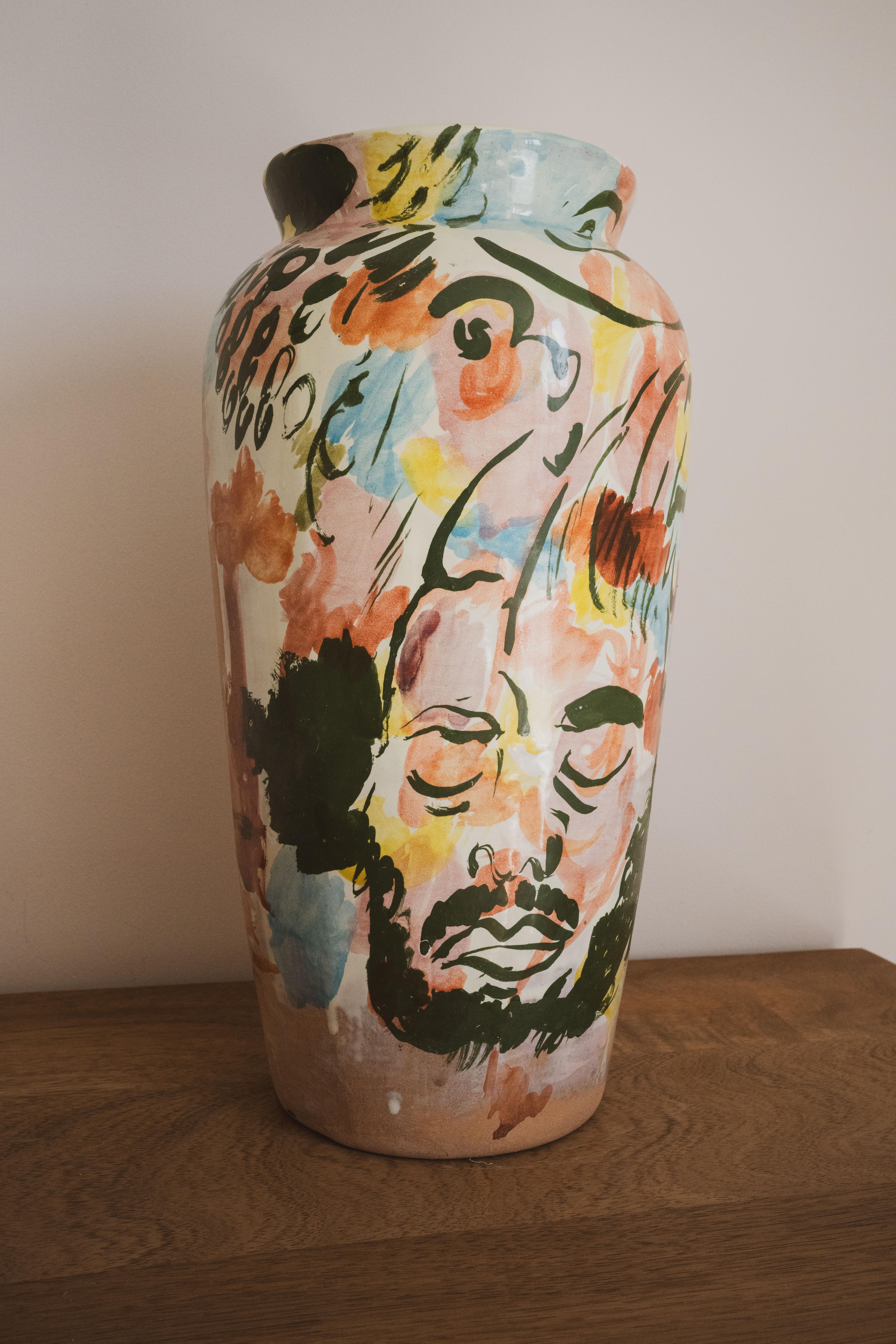 Moderno Vaso contemporaneo in ceramica colorata Ceramica maiolicata fatta a mano Argilla artigianale in vendita