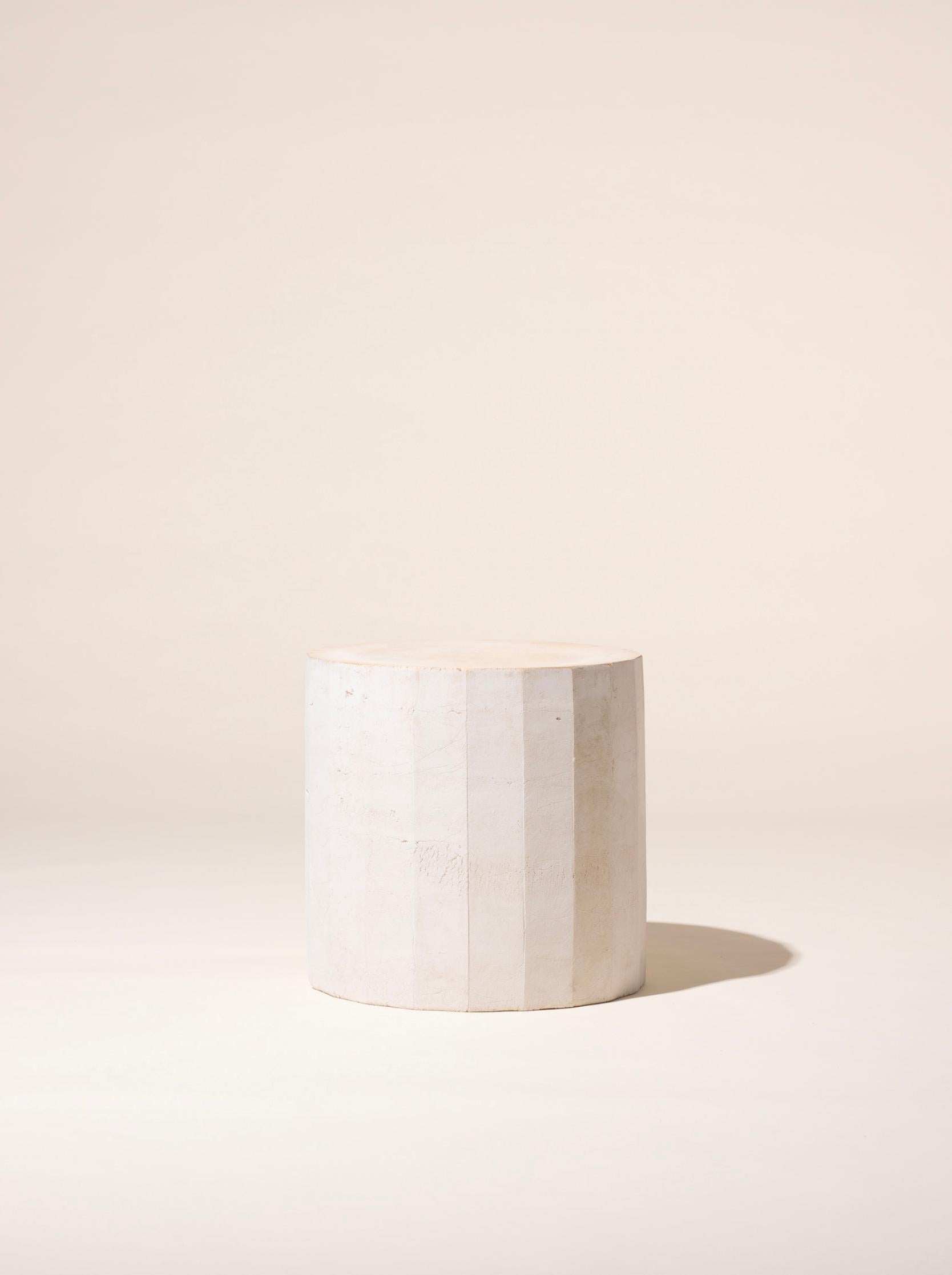 Moderne Table d'appoint à facettes en céramique contemporaine Tabouret colonne Grès non émaillé en vente