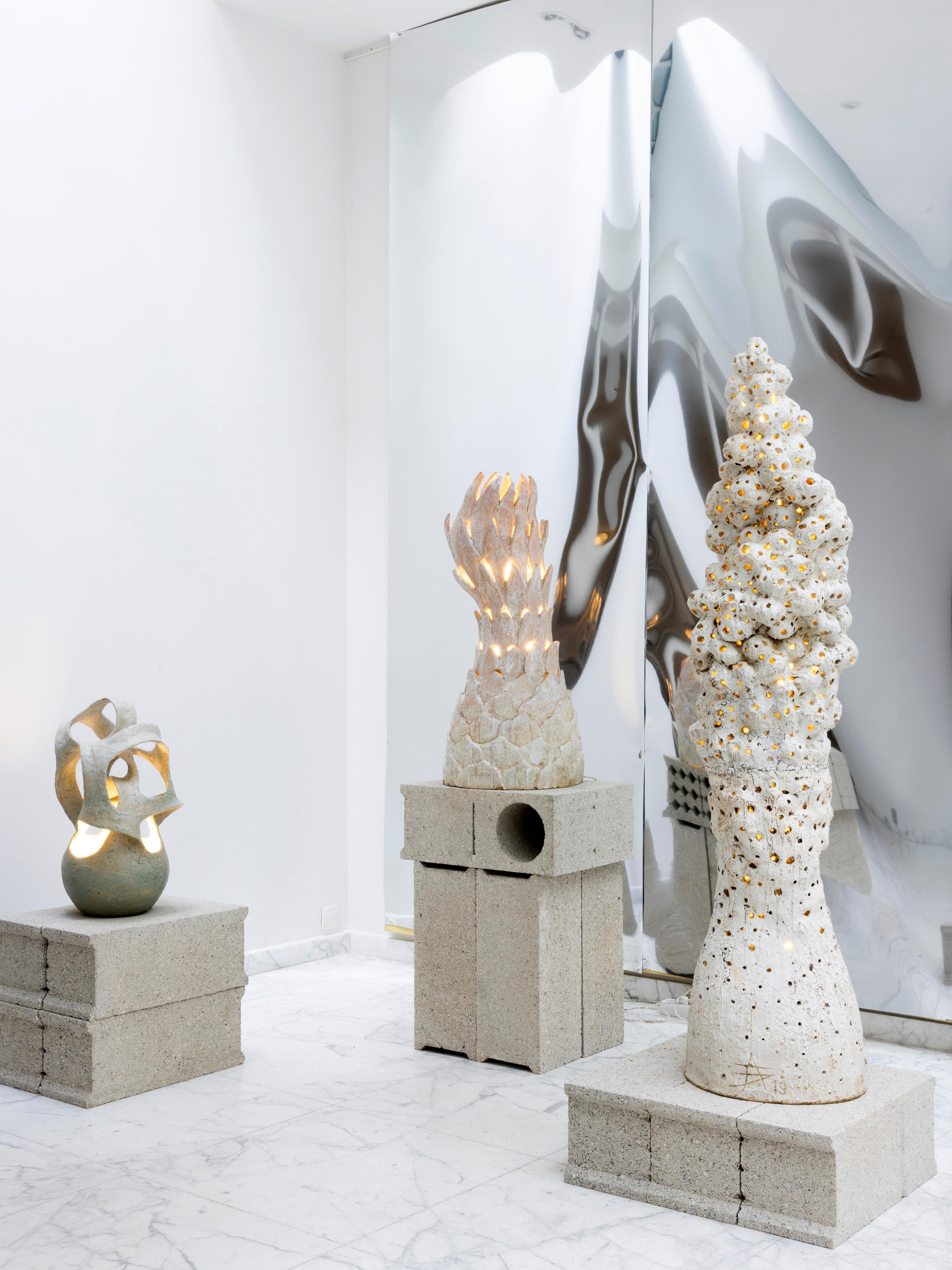 Colonne Morille by Agnès Debizet, 2019

Floor lamp Sculpture made of stoneware and porcelain slip, unique piece signed and dated.

Dimensions: H 147 x 38 cm

The lighting sculpture alludes to a morel mushroom. This open work illustrates the