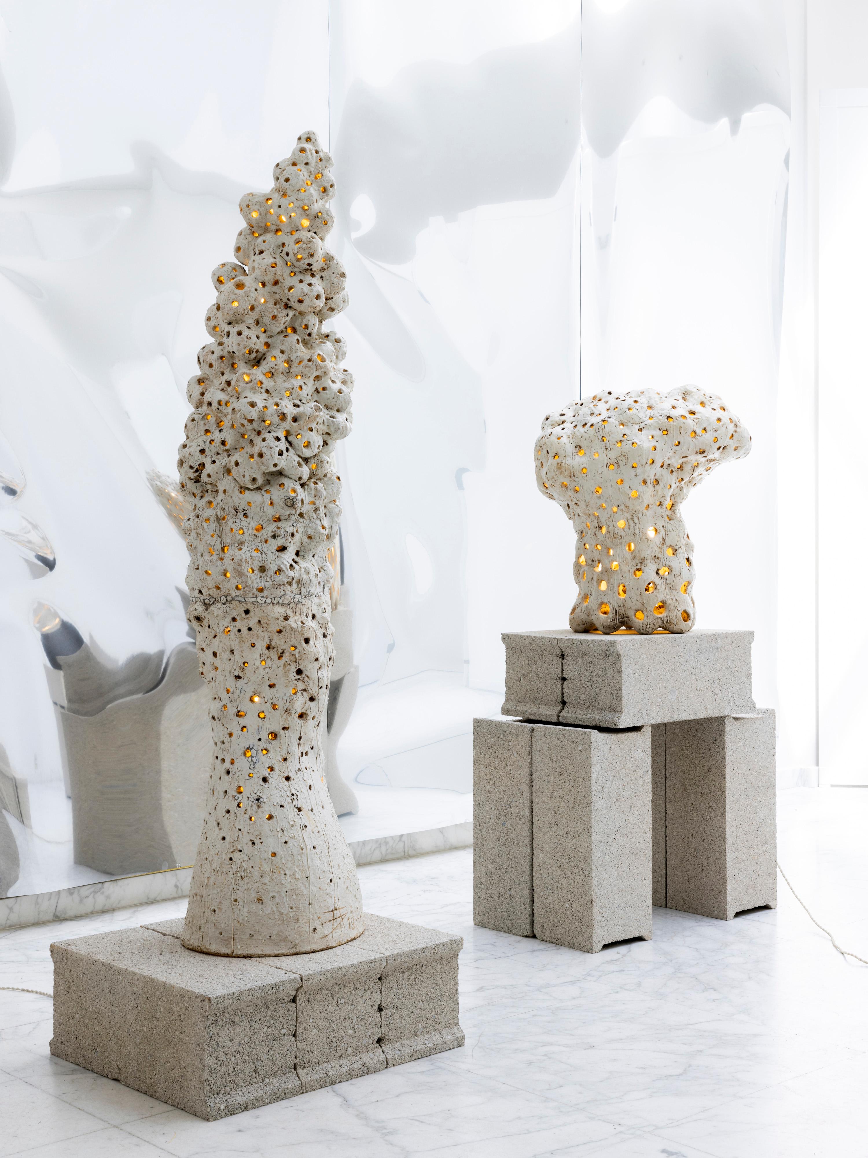 Français Lampadaire en céramique contemporain Sculpture d'Agnès Debizet, 2019 en vente