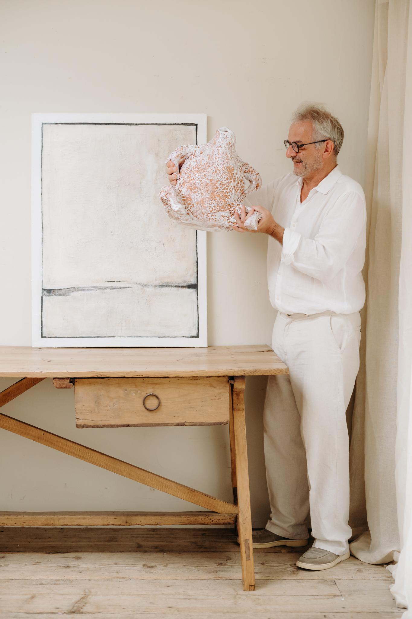 ein schrulliges, flippiges, glasiertes Keramikhuhn der britischen Künstlerin Polly Hayward, die in Südfrankreich lebt und arbeitet ... ein Einzelstück ...