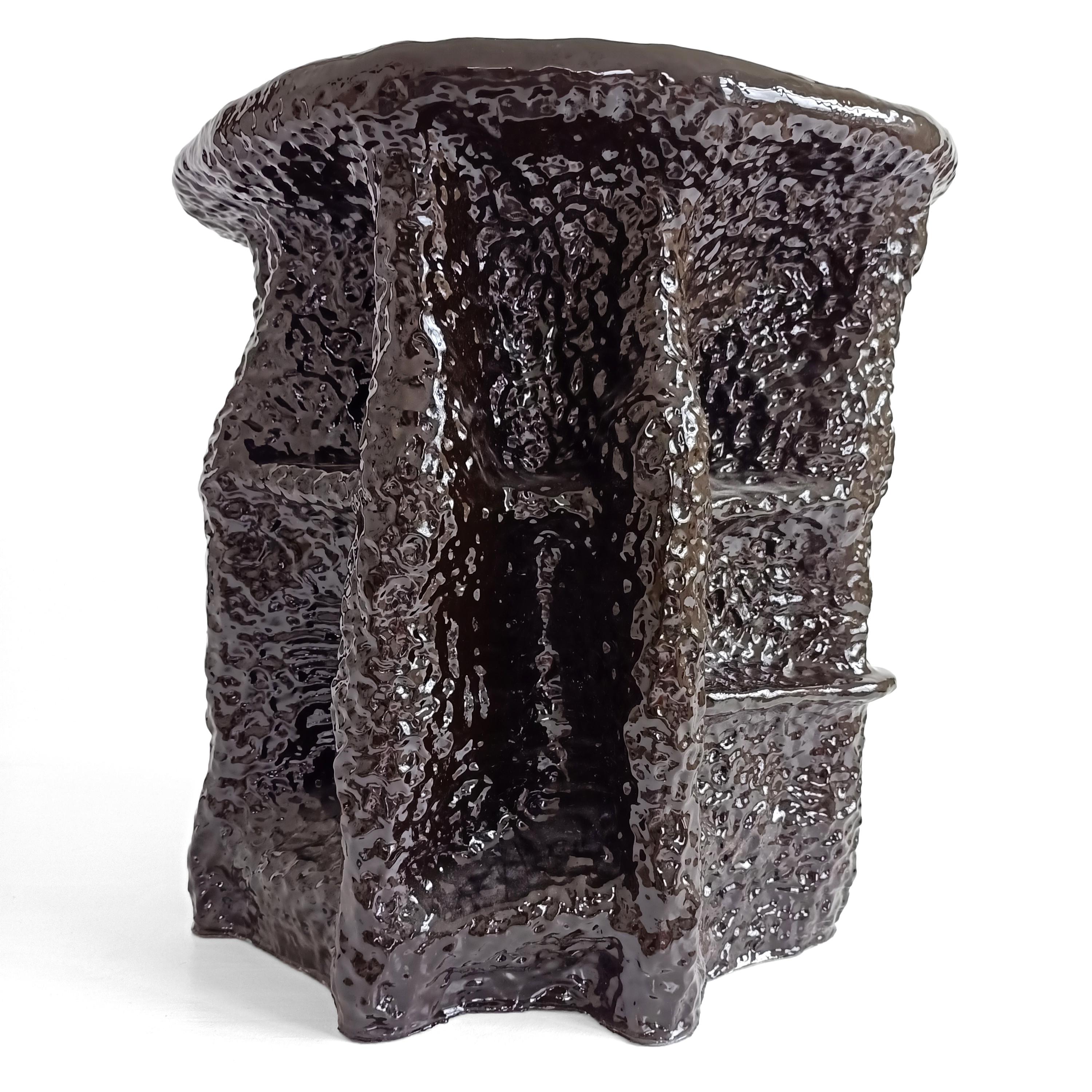 Unique large side table, hand build by the artist in 2020. The unique technique Rutger de Regt has developed, enabled the unique imagery of the series. This contemporary high gloss chocolate brown, large side table is part of the first