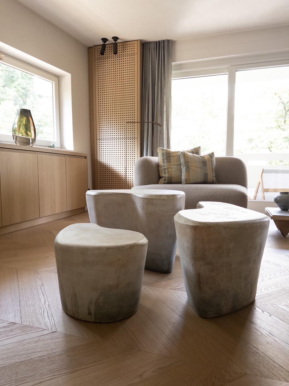 Contemporary Ceramic Gypse Table by Natasha Dakhli For Sale 3