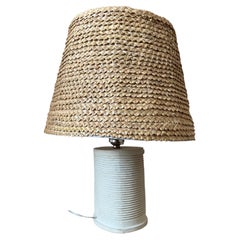 Lampada da tavolo contemporanea in ceramica fatta a mano, bianca