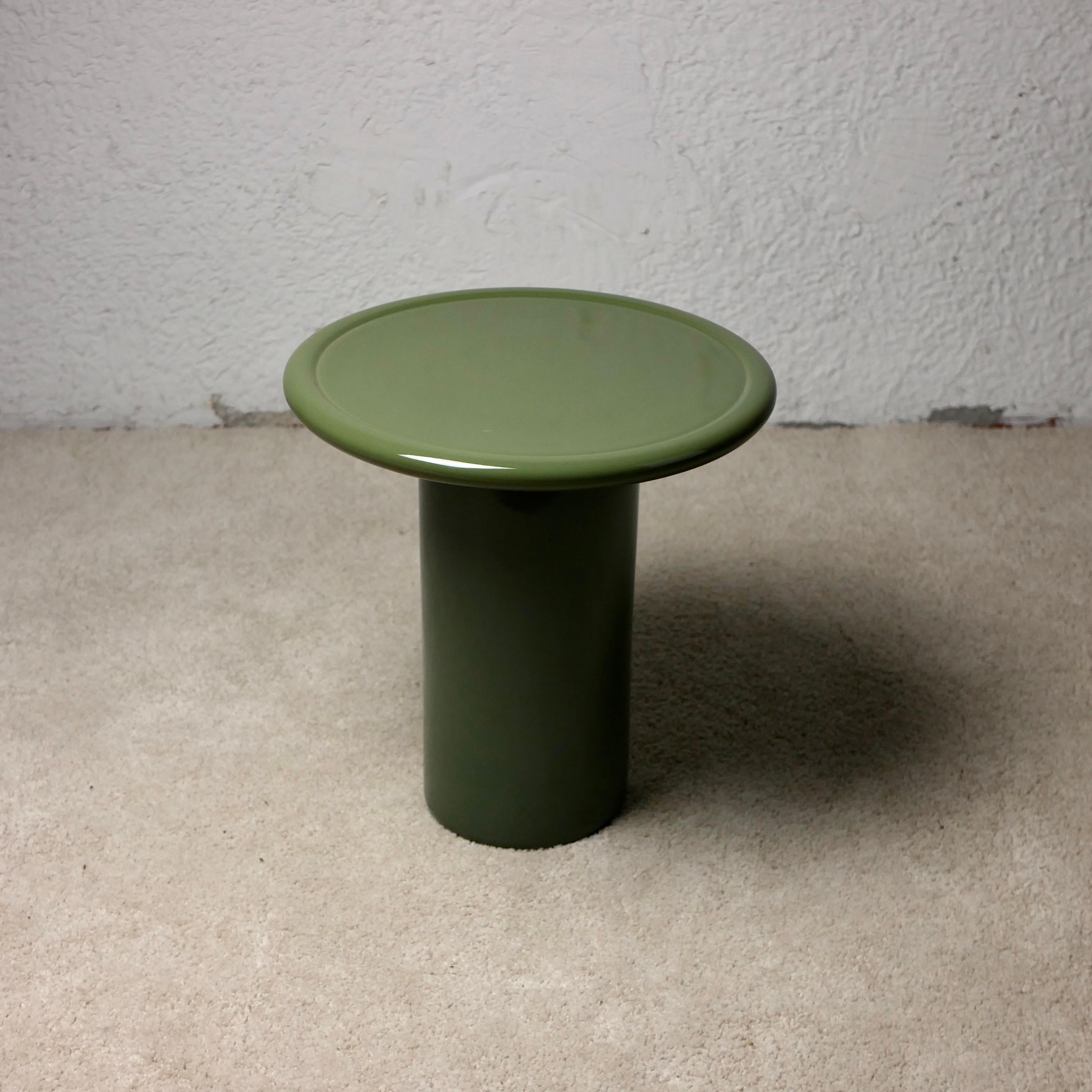 italien Table d'appoint contemporaine en céramique 