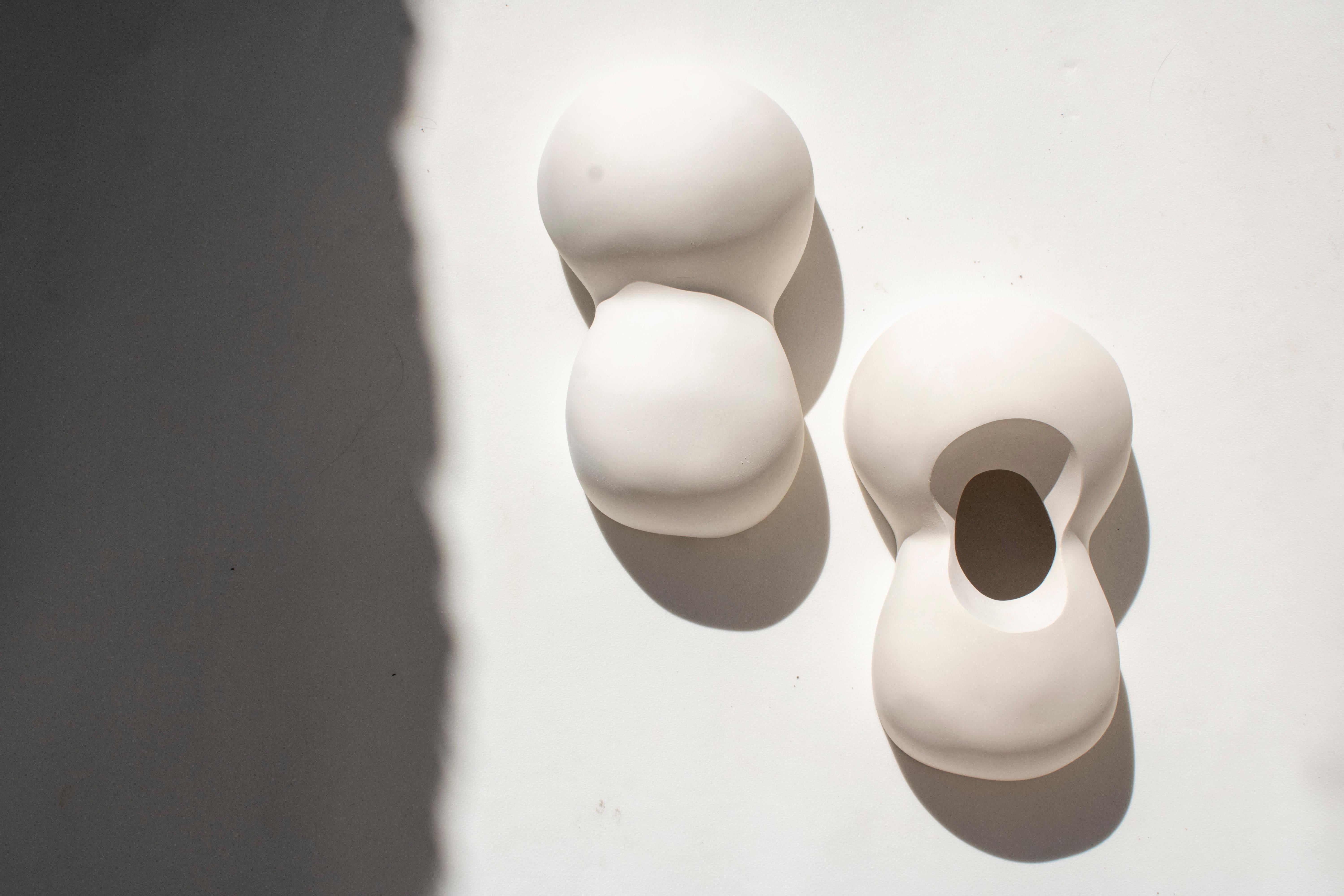 Zeitgenössischer Keramik-Mini-Wandleuchter, organisch-moderne 