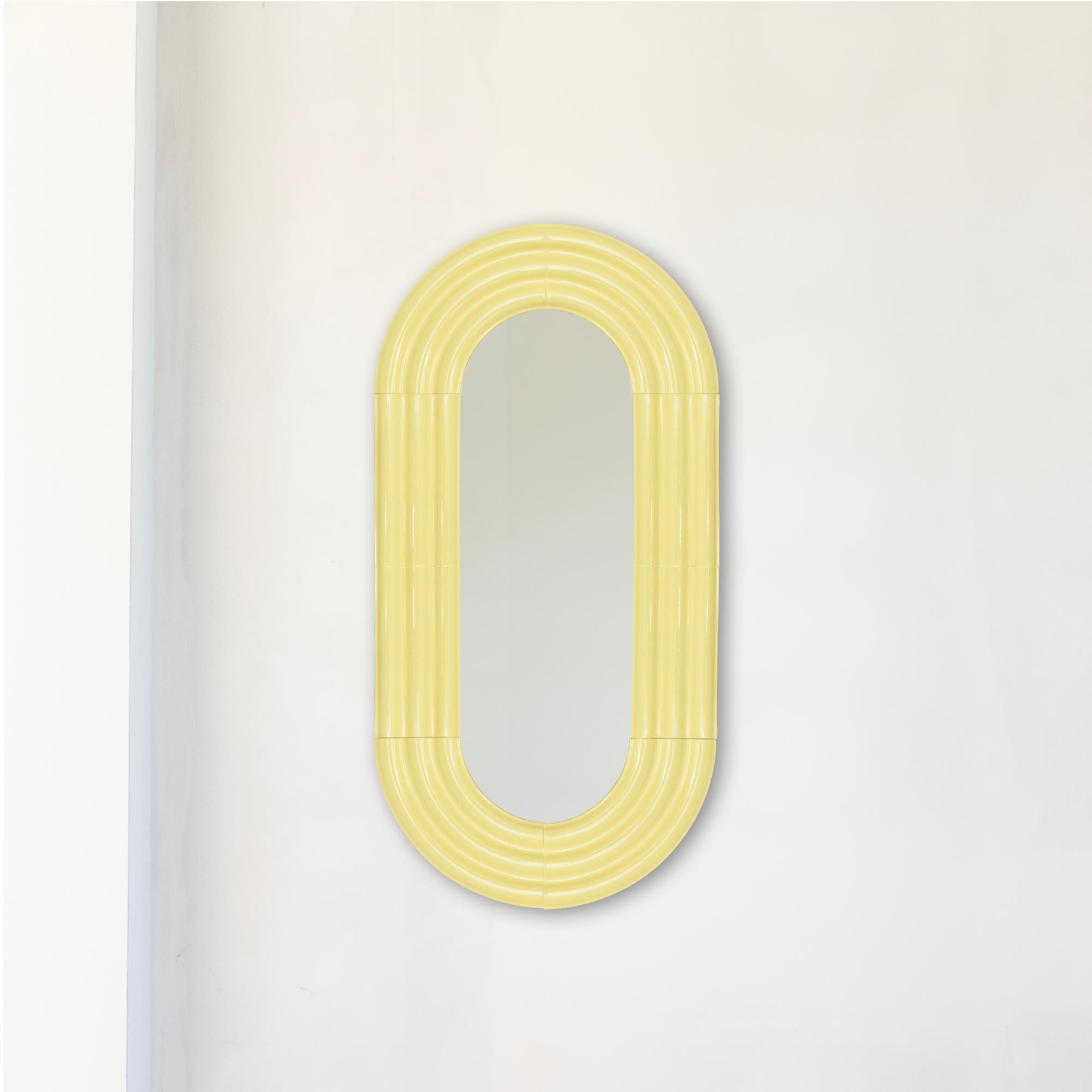 Miroir contemporain en céramique 'ELO 5' par Pani Jurek, 120-60 rouge en vente 1