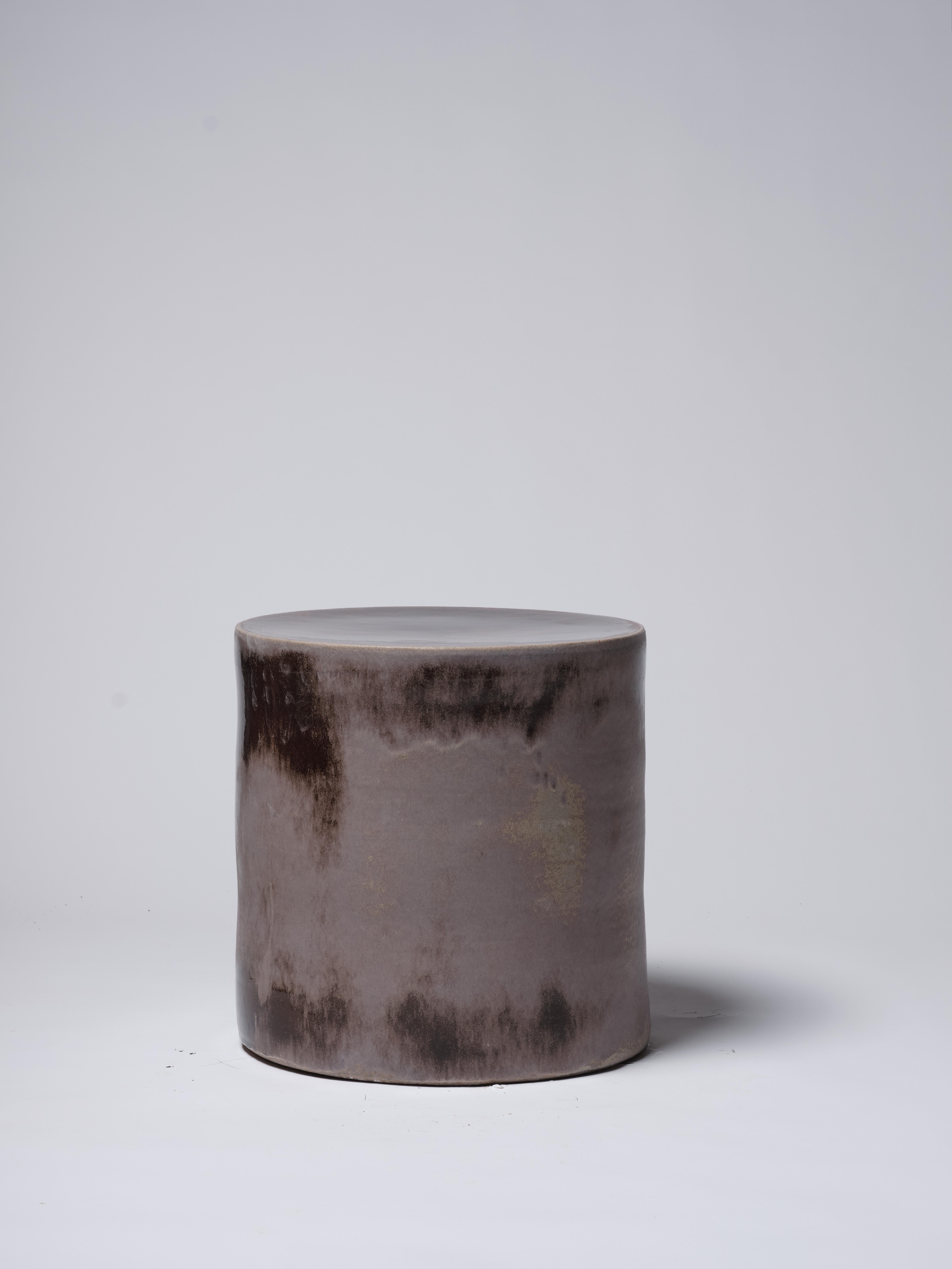 Moderne Table d'appoint contemporaine en céramique noire moderne Faïence émaillée en vente