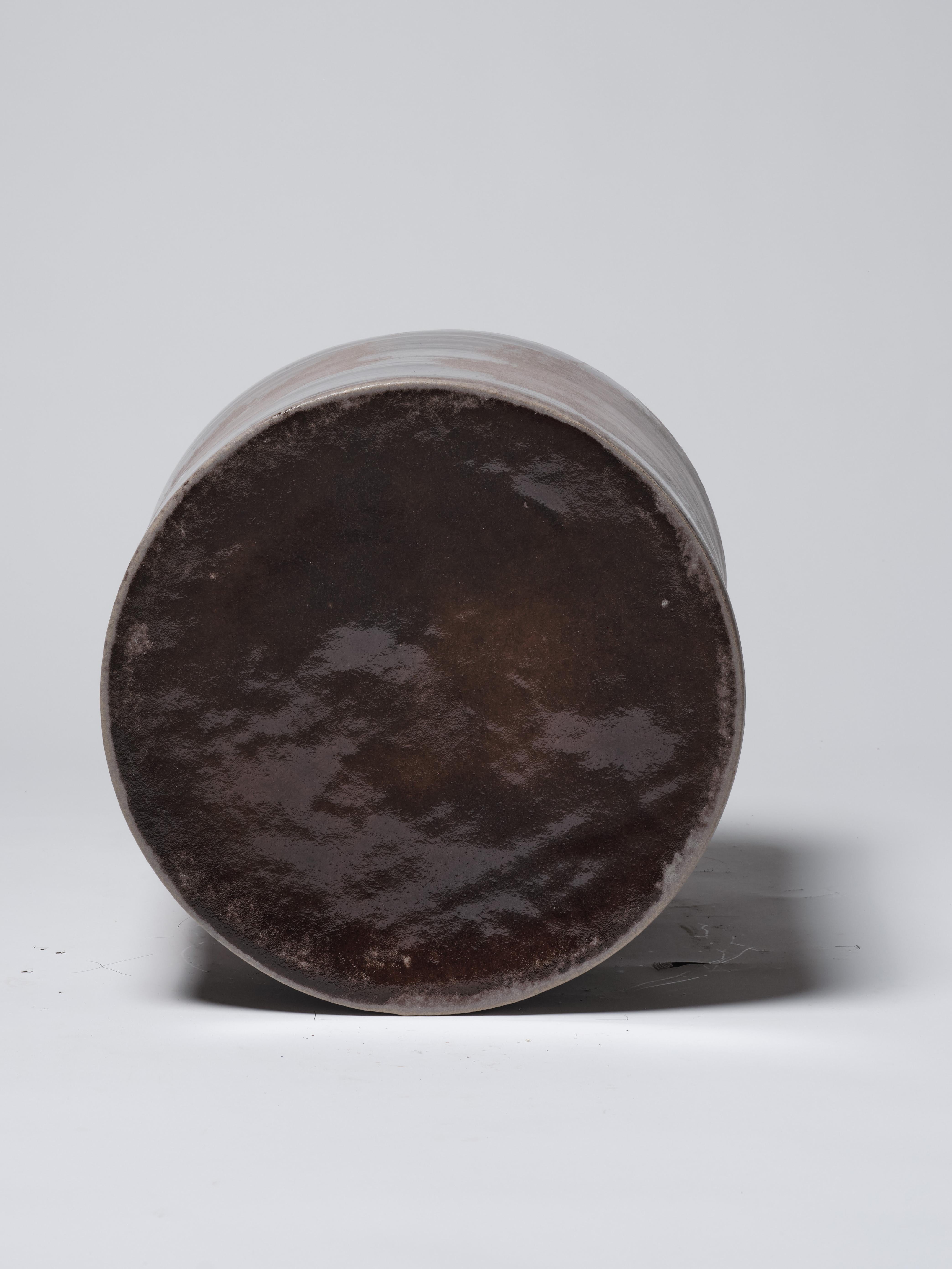 Émaillé Table d'appoint contemporaine en céramique noire moderne Faïence émaillée en vente