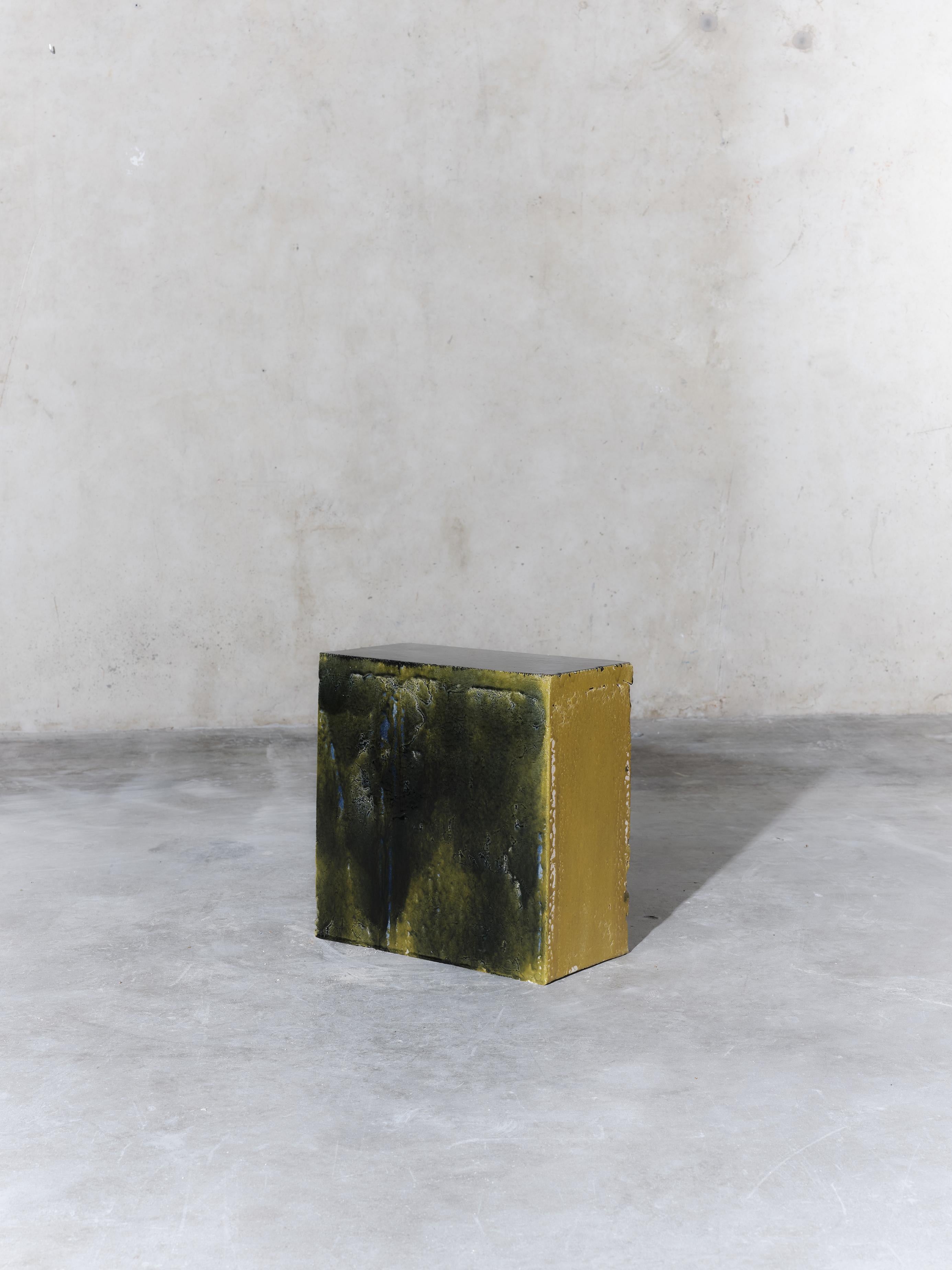 Cerámica Contemporánea Moderna  Azul/Amarillo  Mesa auxiliar de barro vidriado Español en venta