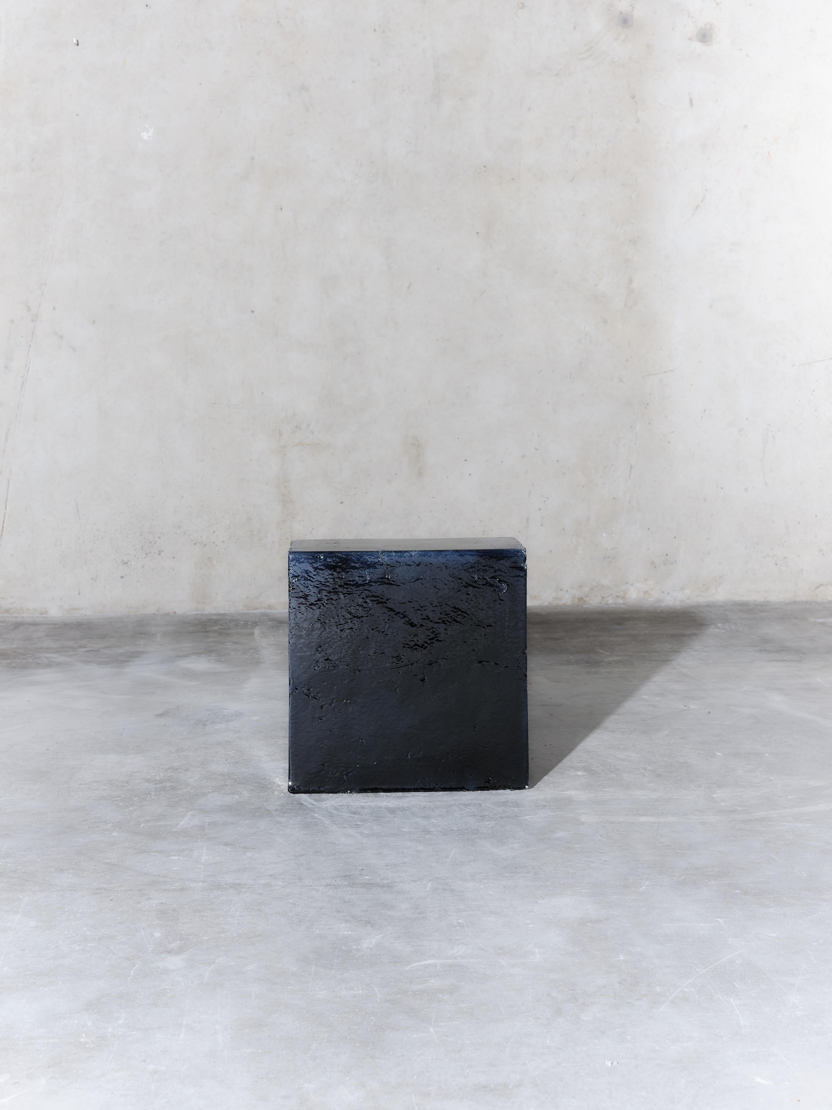 Cerámica Contemporánea Moderna  Azul/Amarillo  Mesa auxiliar de barro vidriado Pulido en venta
