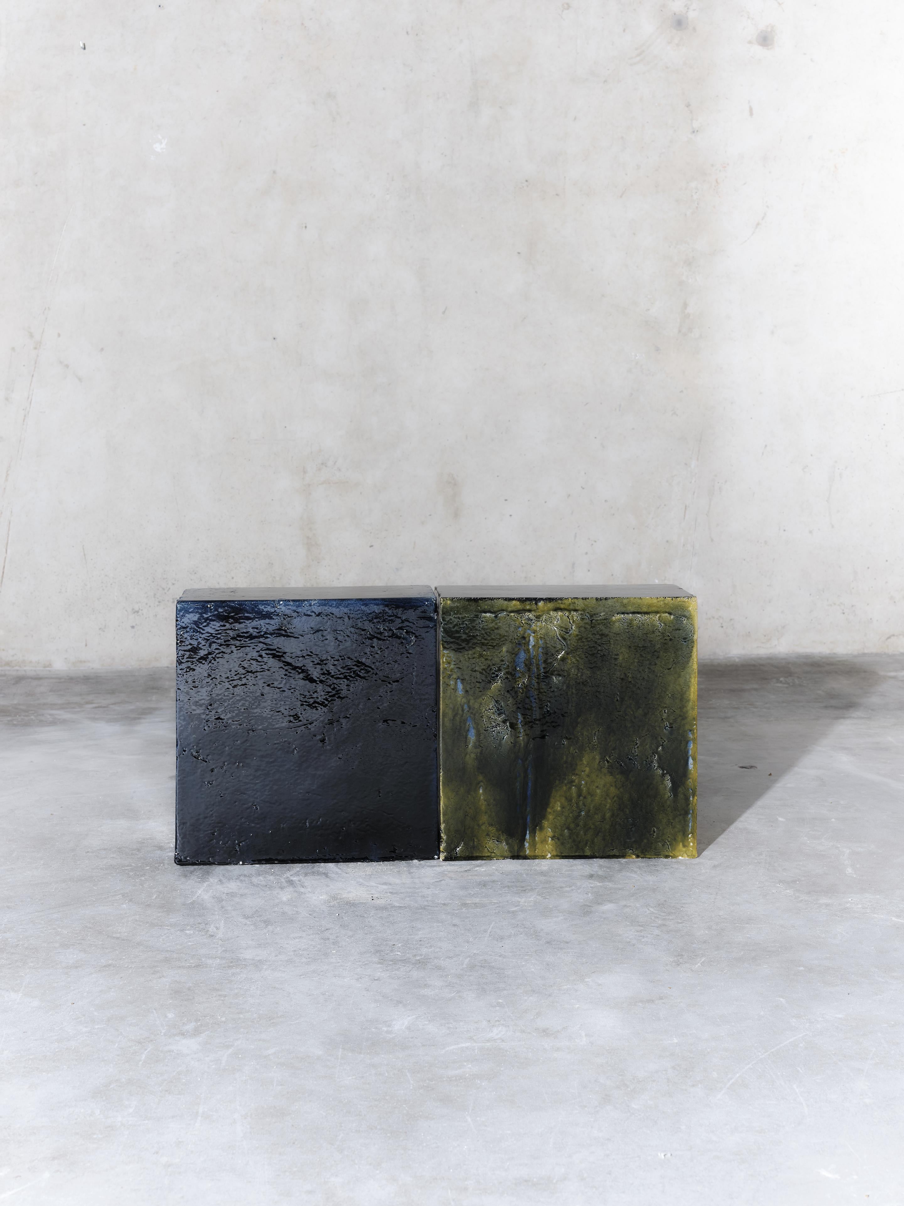 Cerámica Contemporánea Moderna  Azul/Amarillo  Mesa auxiliar de barro vidriado en Nuevo estado para la venta en Rubi, Catalunya