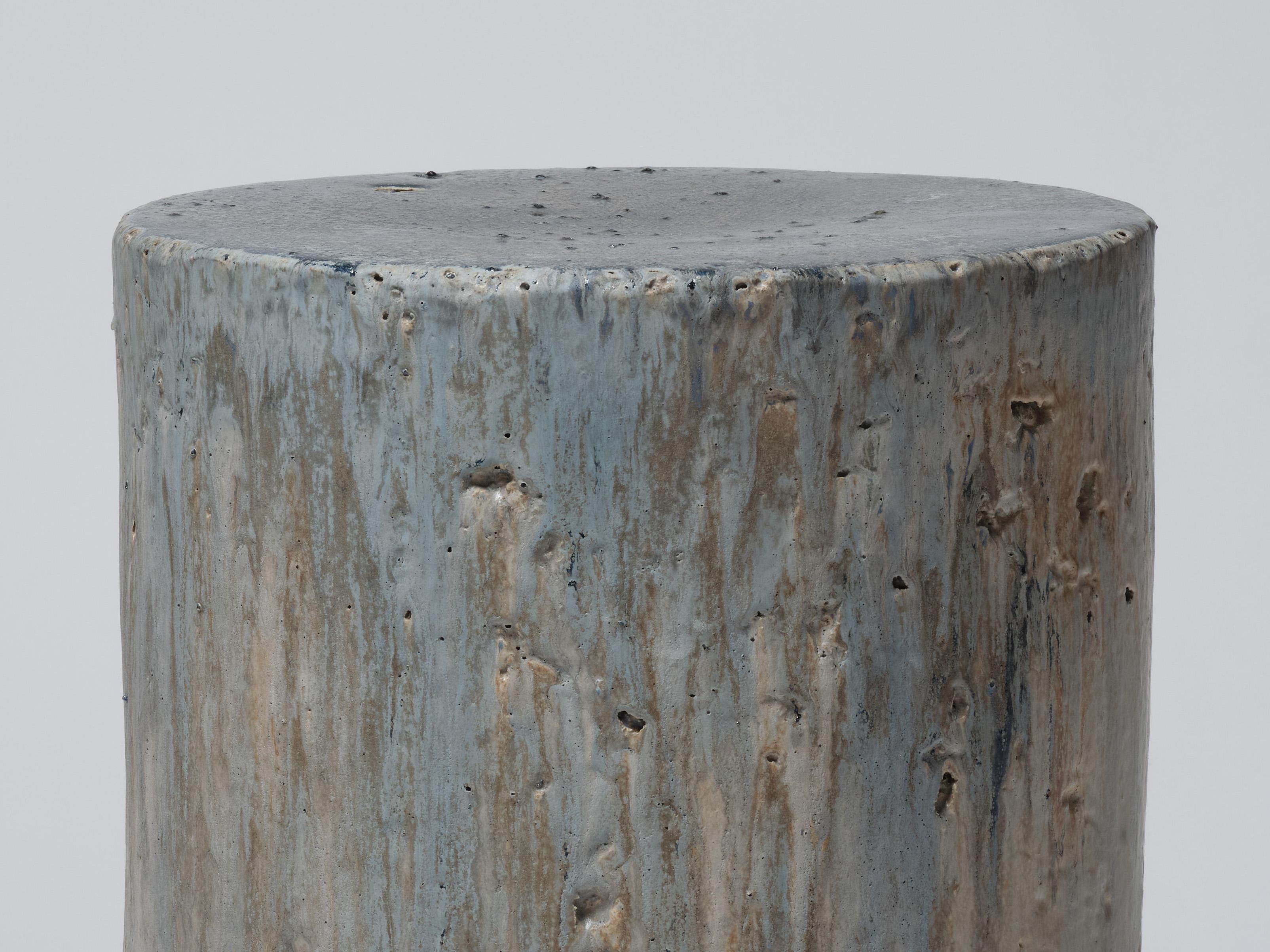 Sgabello / Tavolino moderno in ceramica contemporanea in terracotta smaltata cobalto in vendita 2