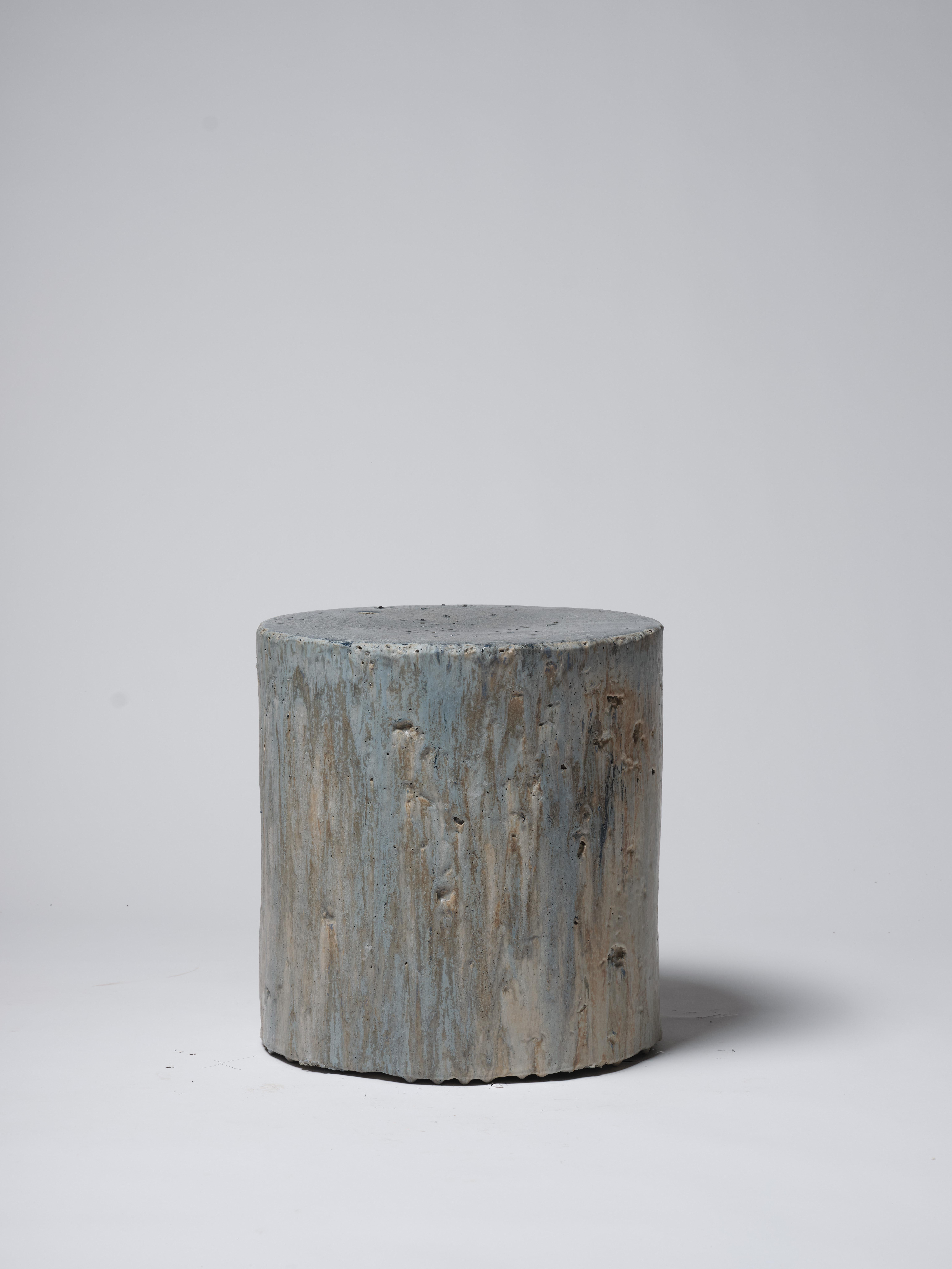 Spagnolo Sgabello / Tavolino moderno in ceramica contemporanea in terracotta smaltata cobalto in vendita