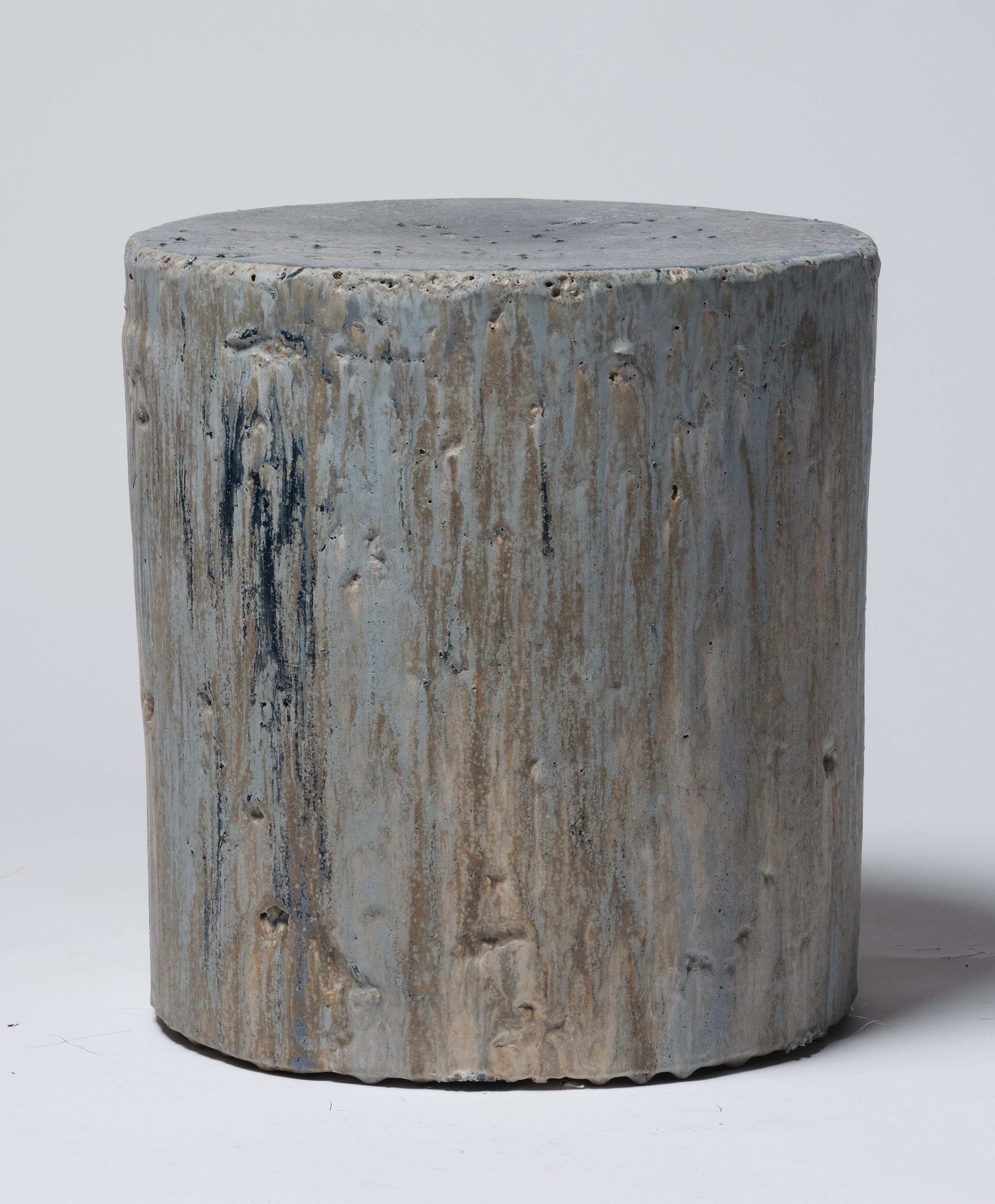 Sgabello / Tavolino moderno in ceramica contemporanea in terracotta smaltata cobalto in vendita 1