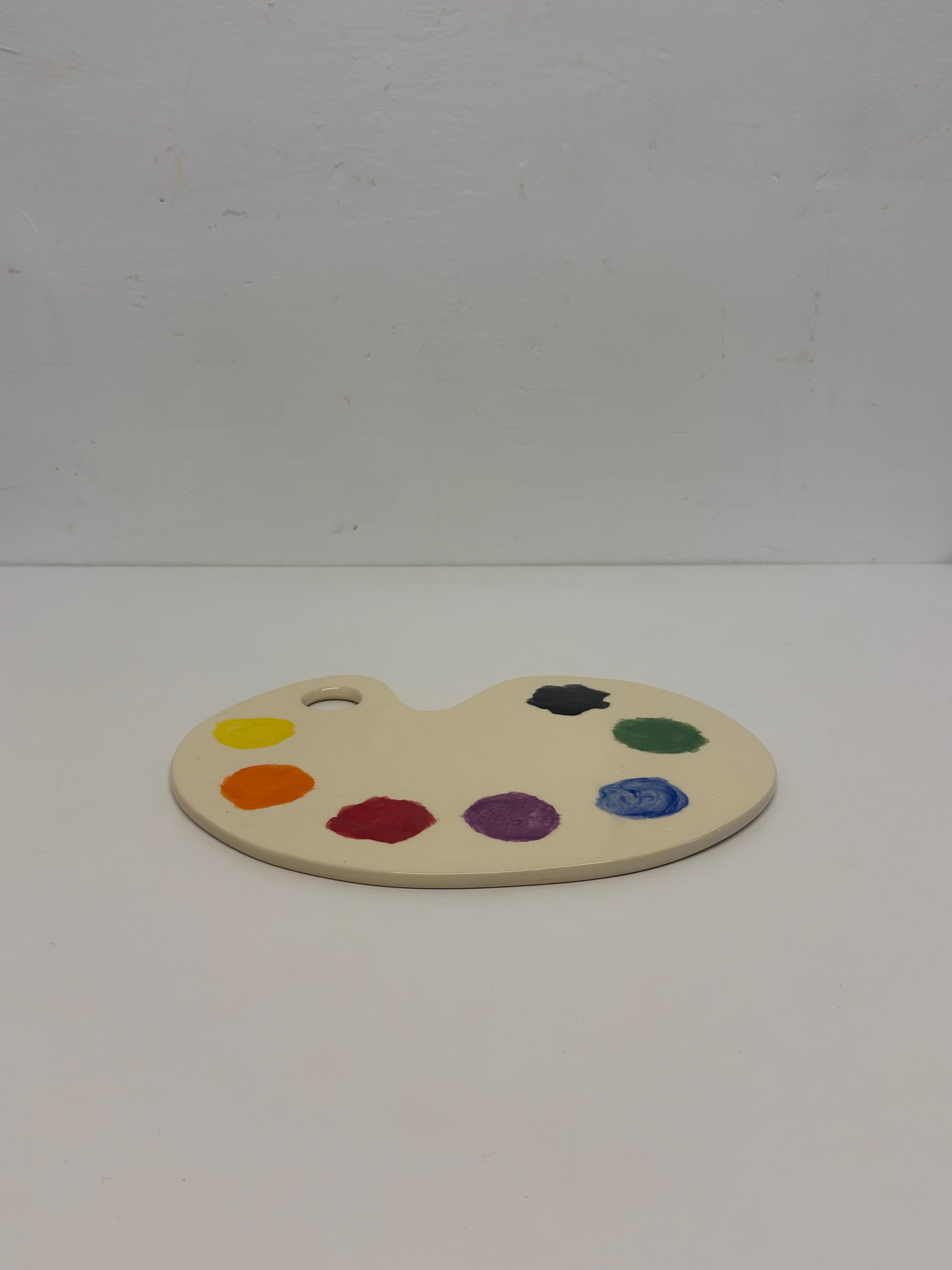 Escultura de palet de pintor firmada por el artista, Midge 2019.