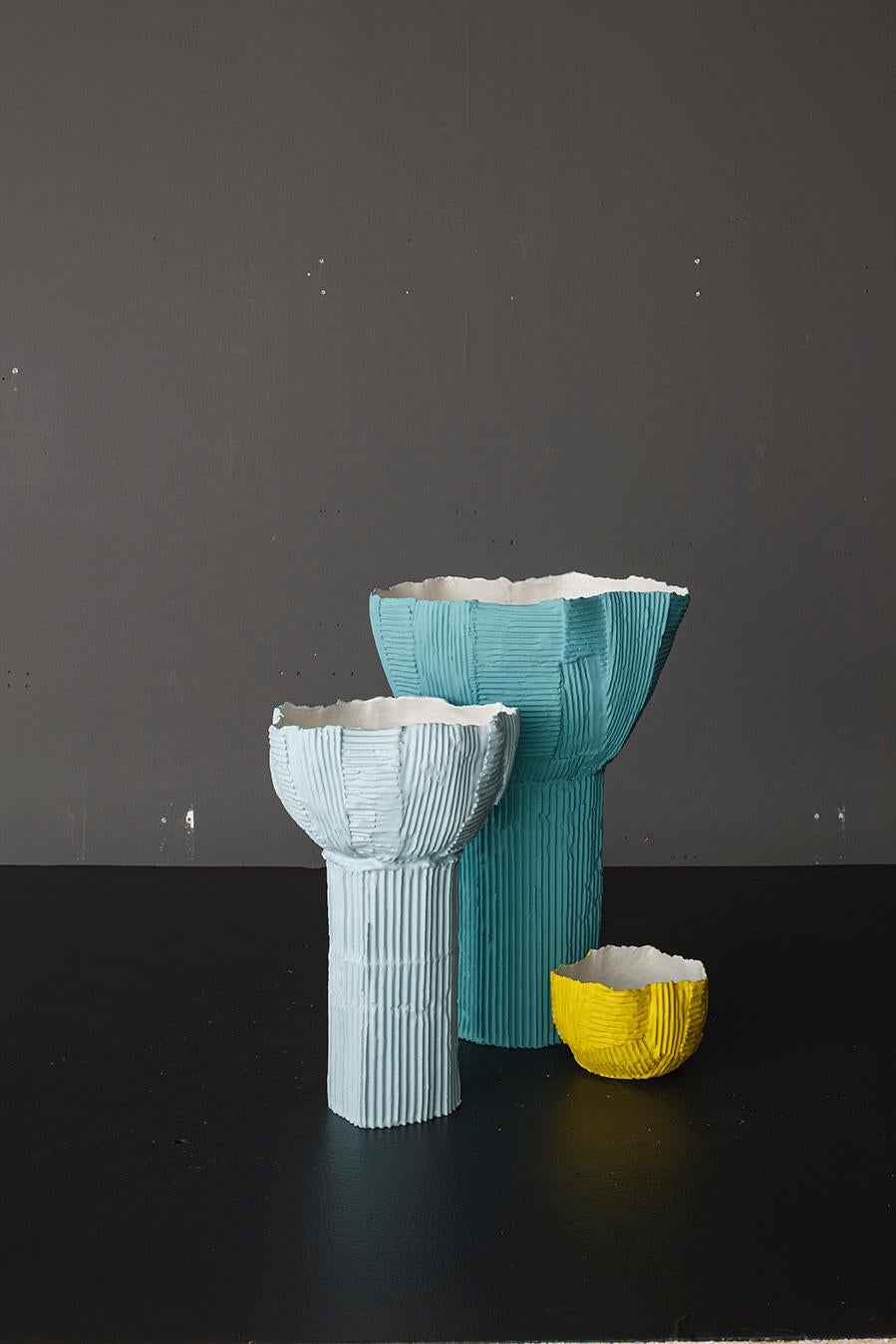 Italiano Ciotola con piede Ranuncolo in ceramica contemporanea in vendita