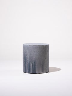 Tabouret d'appoint contemporain en céramique émaillée gris cobalt texturé