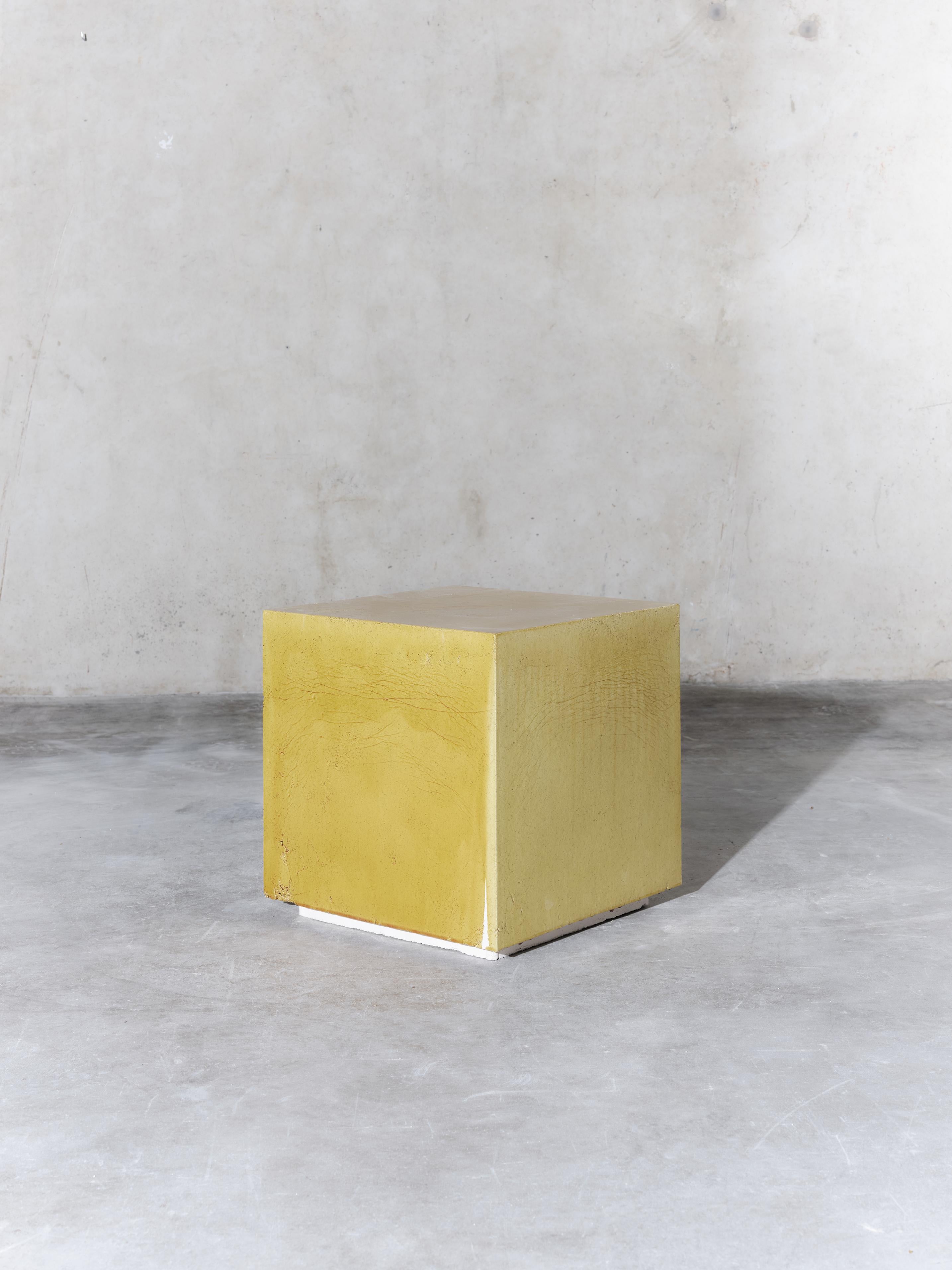 Moderne Table d'appoint contemporaine en céramique Tabouret colonne Grès émaillé caramel en vente