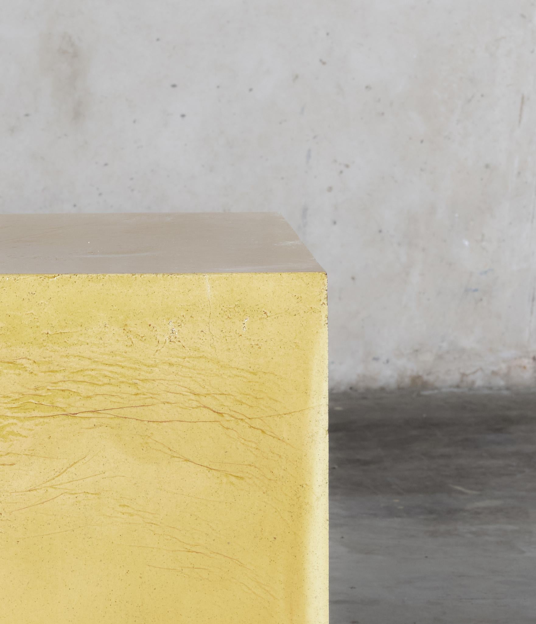 Émaillé Table d'appoint contemporaine en céramique Tabouret colonne Grès émaillé caramel en vente